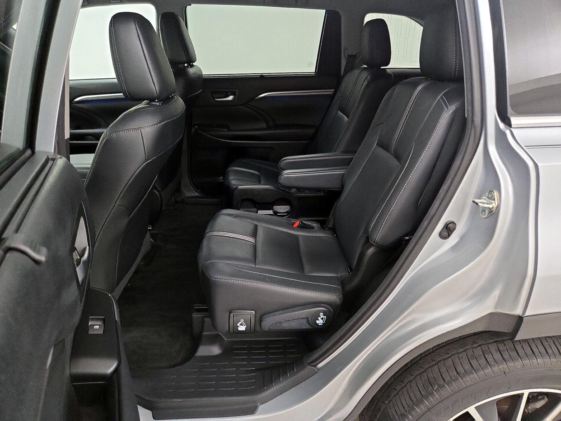 Thumbnail: 2018 Toyota Highlander - 20