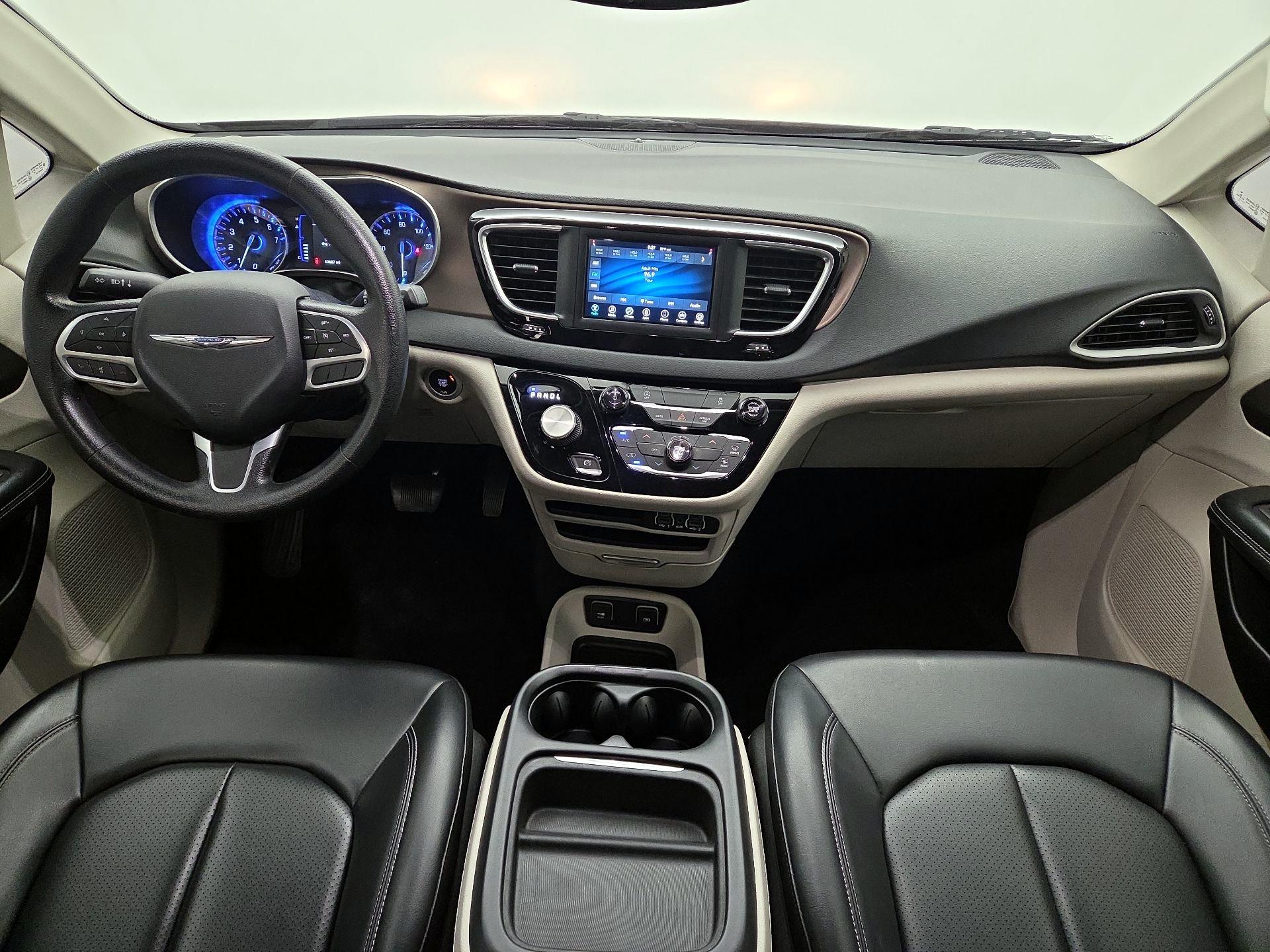Thumbnail: 2021 Chrysler Voyager - 9