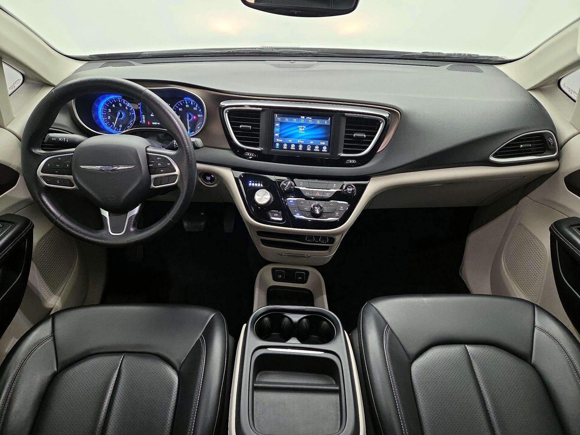 Thumbnail: 2021 Chrysler Voyager - 10