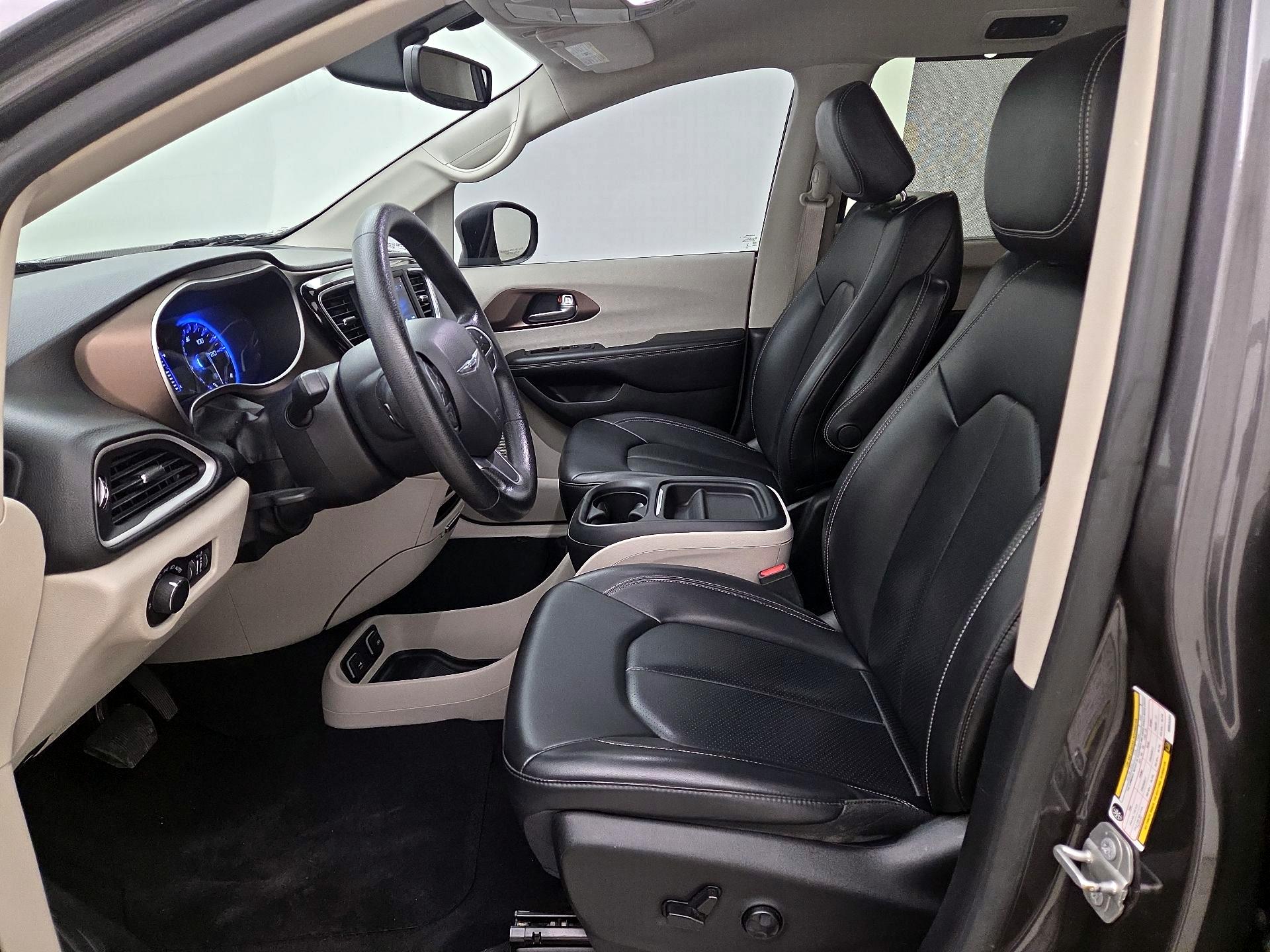 Thumbnail: 2021 Chrysler Voyager - 11
