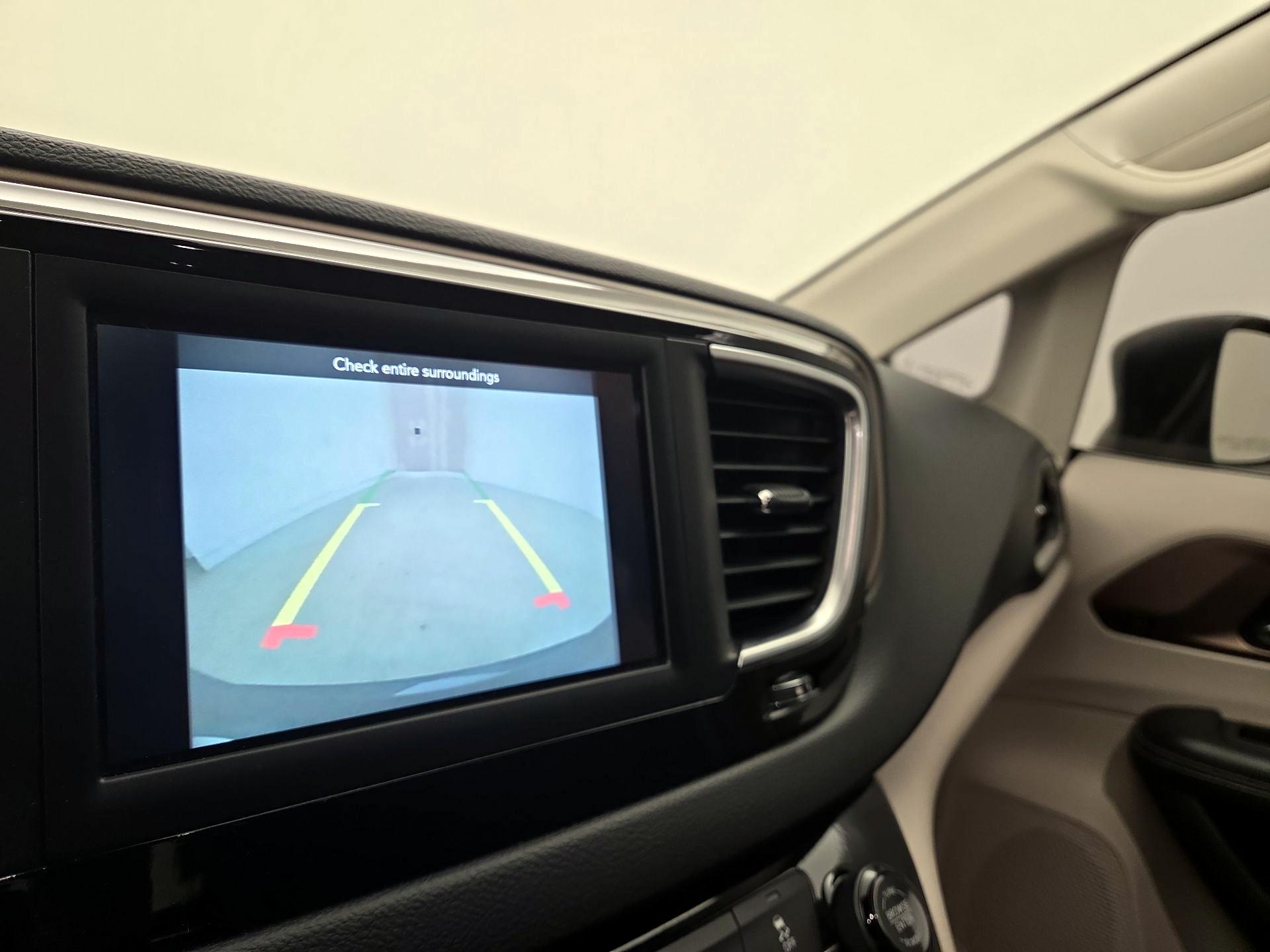 Thumbnail: 2021 Chrysler Voyager - 14