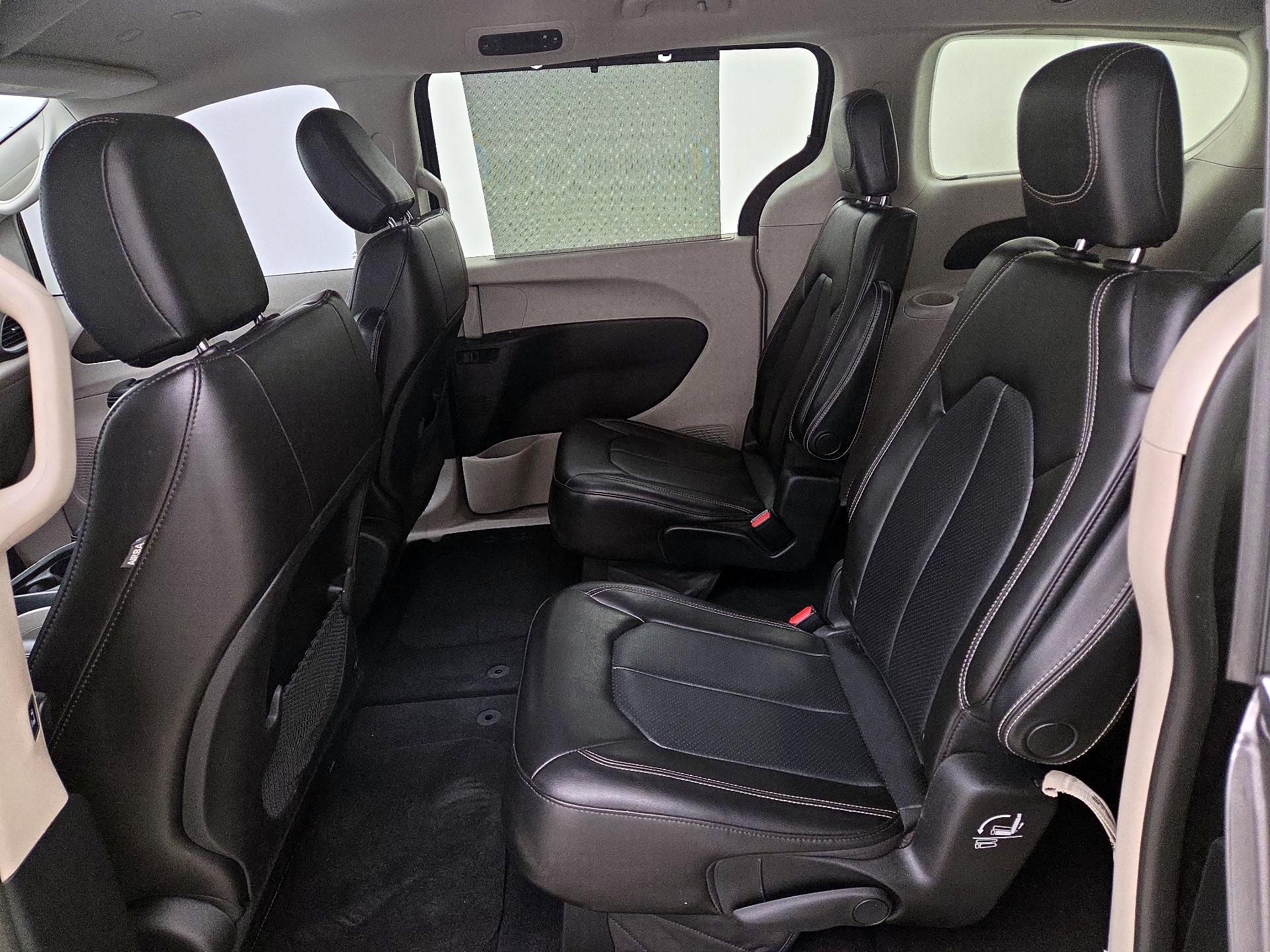 Thumbnail: 2021 Chrysler Voyager - 20