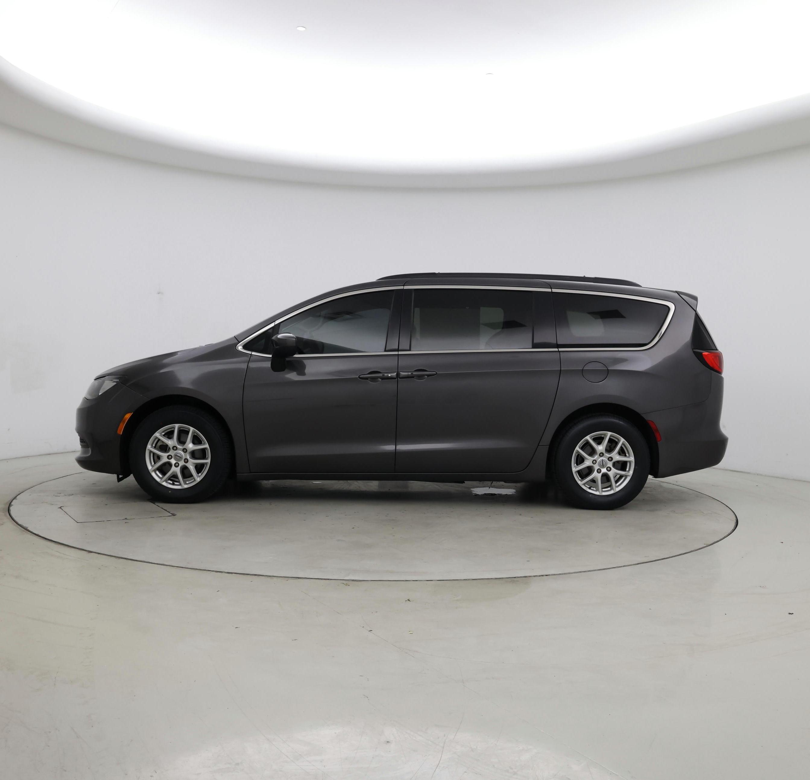 Thumbnail: 2021 Chrysler Voyager - 3