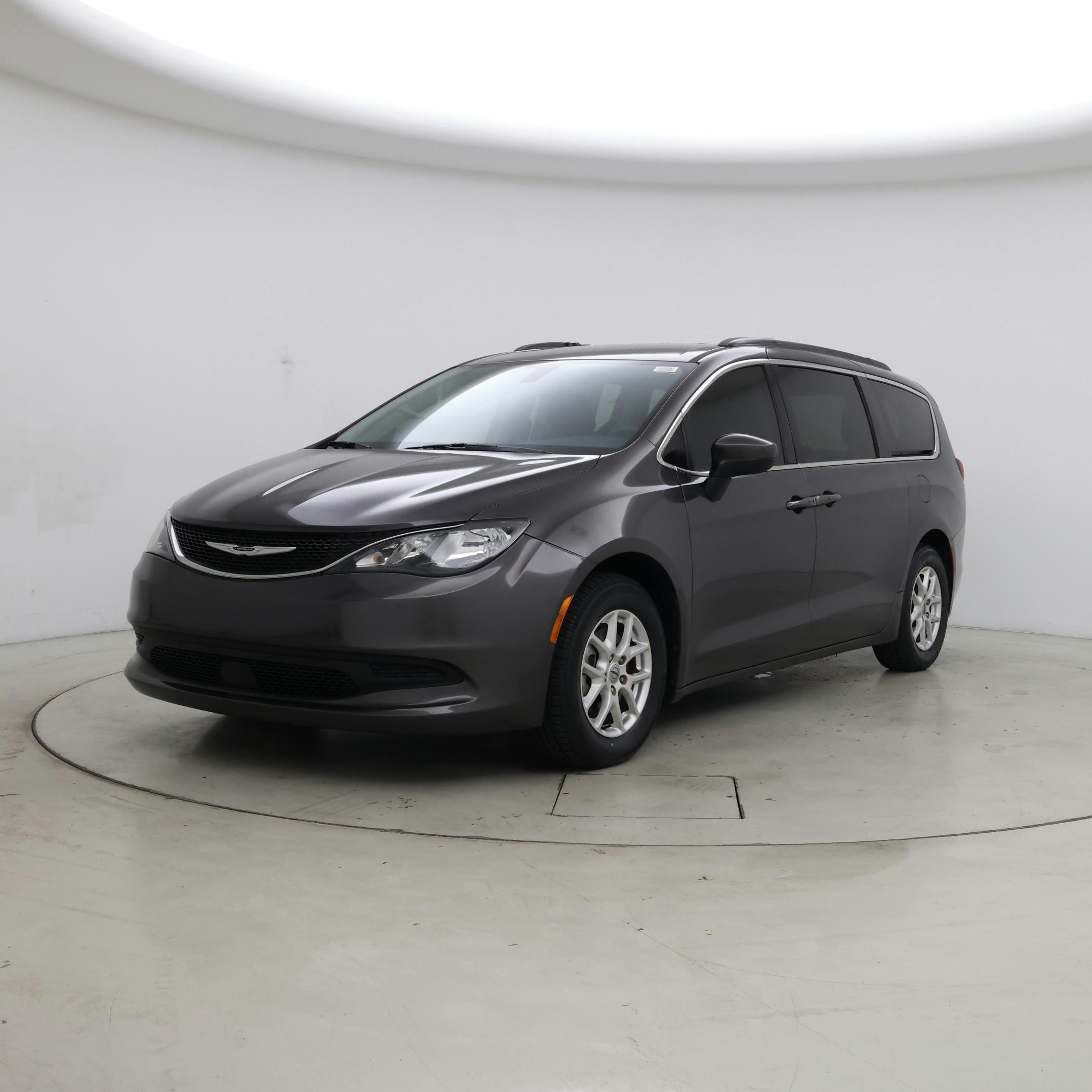 Thumbnail: 2021 Chrysler Voyager - 4