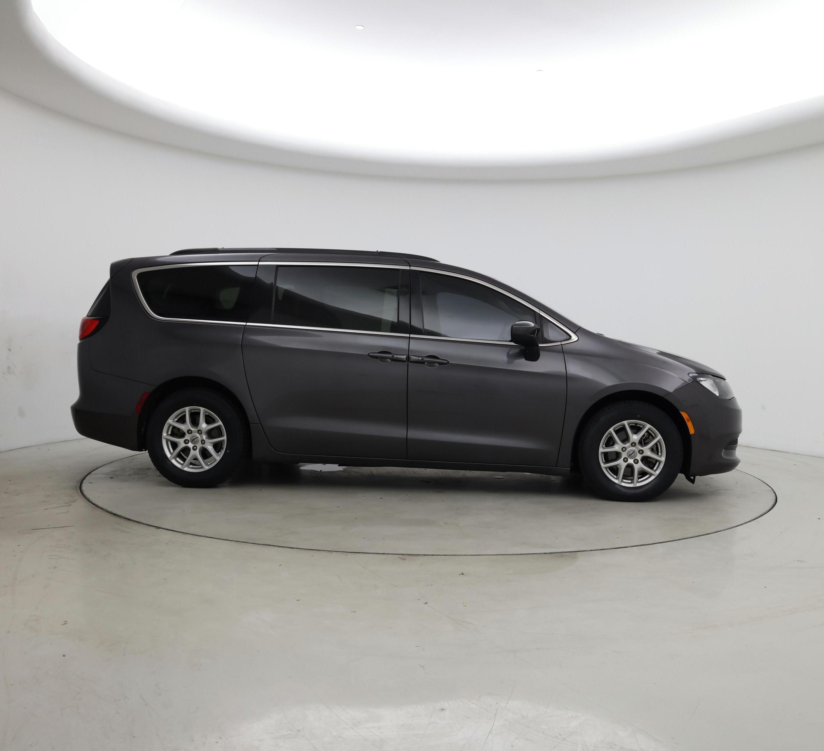 Thumbnail: 2021 Chrysler Voyager - 7