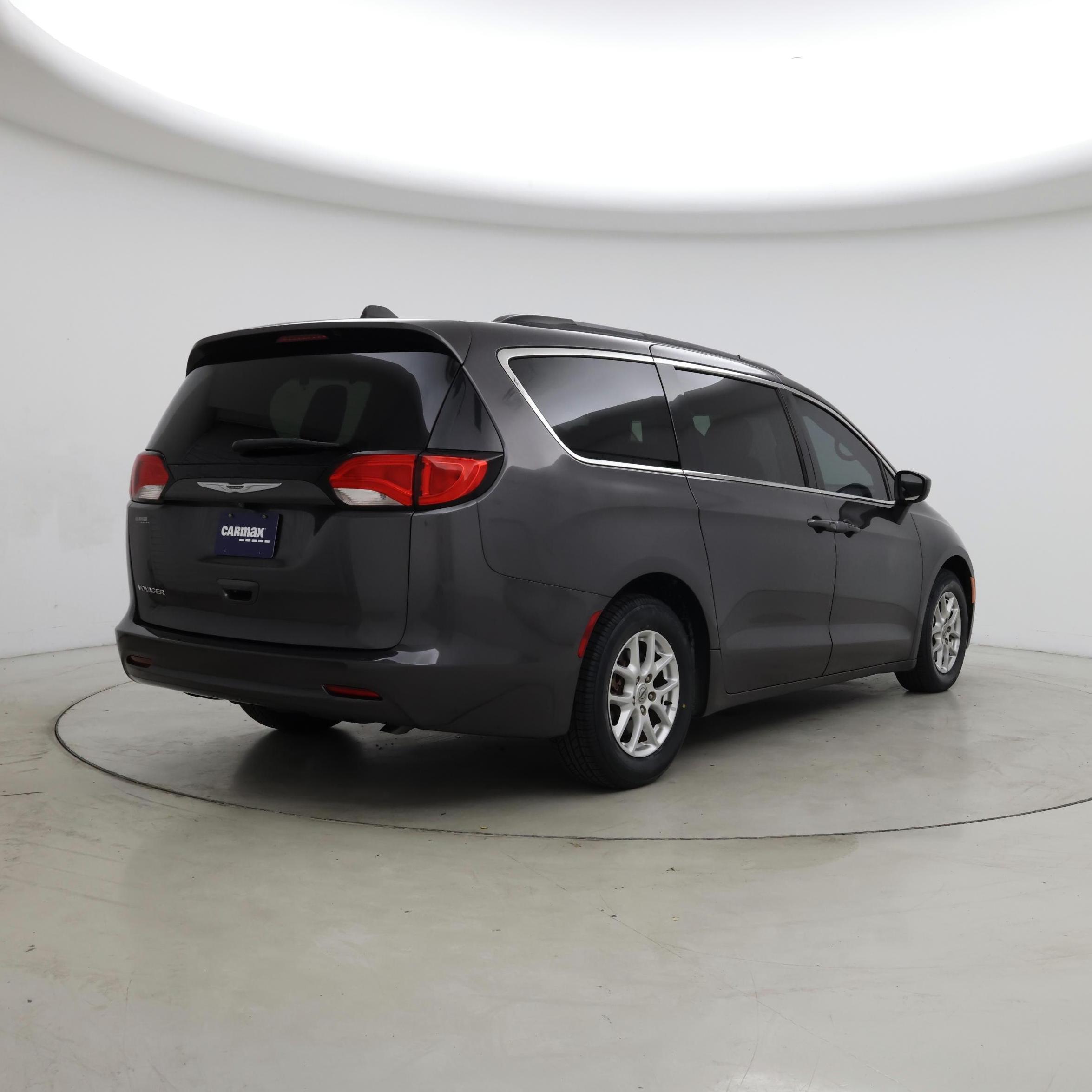 Thumbnail: 2021 Chrysler Voyager - 8