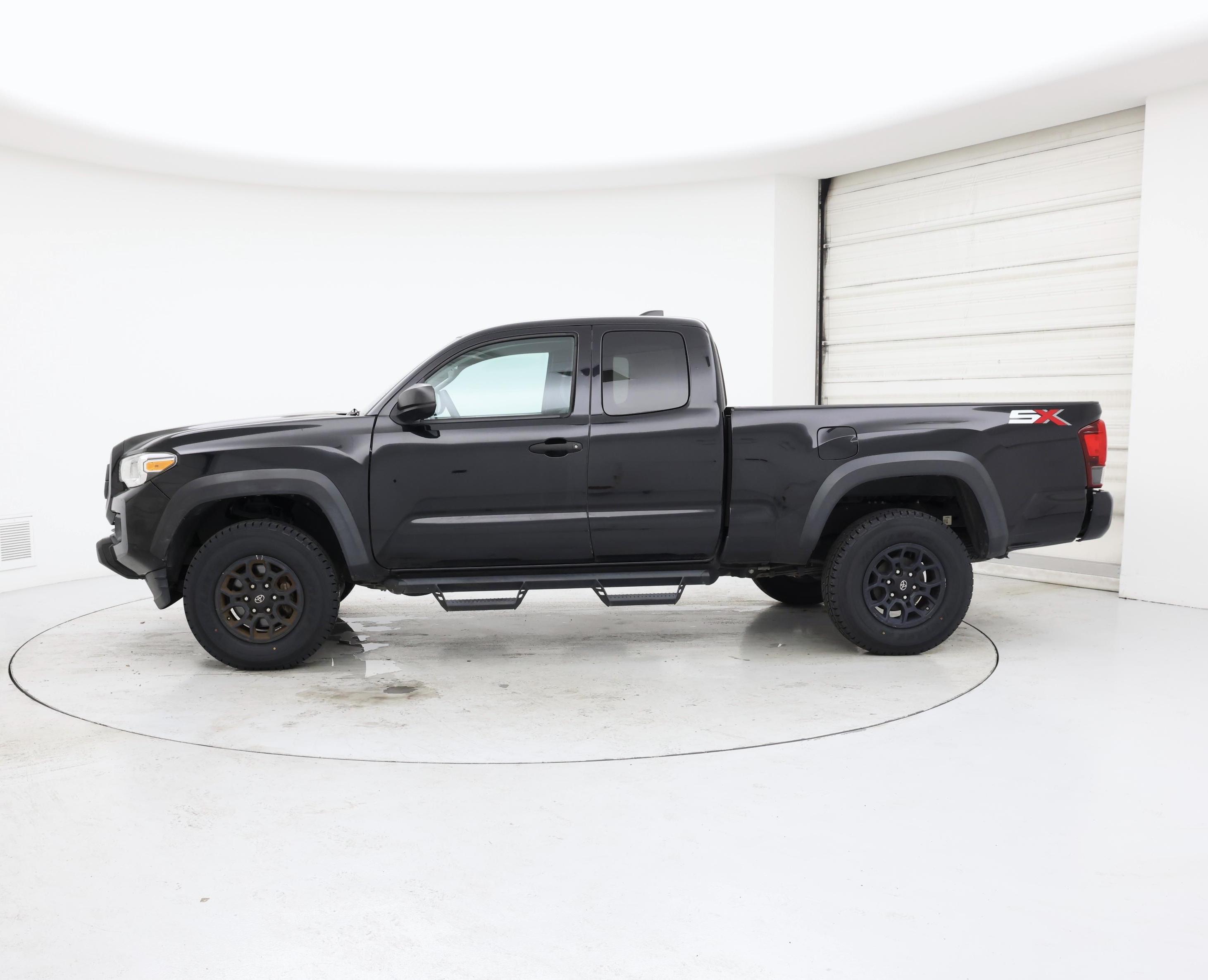 Thumbnail: 2020 Toyota Tacoma - 3