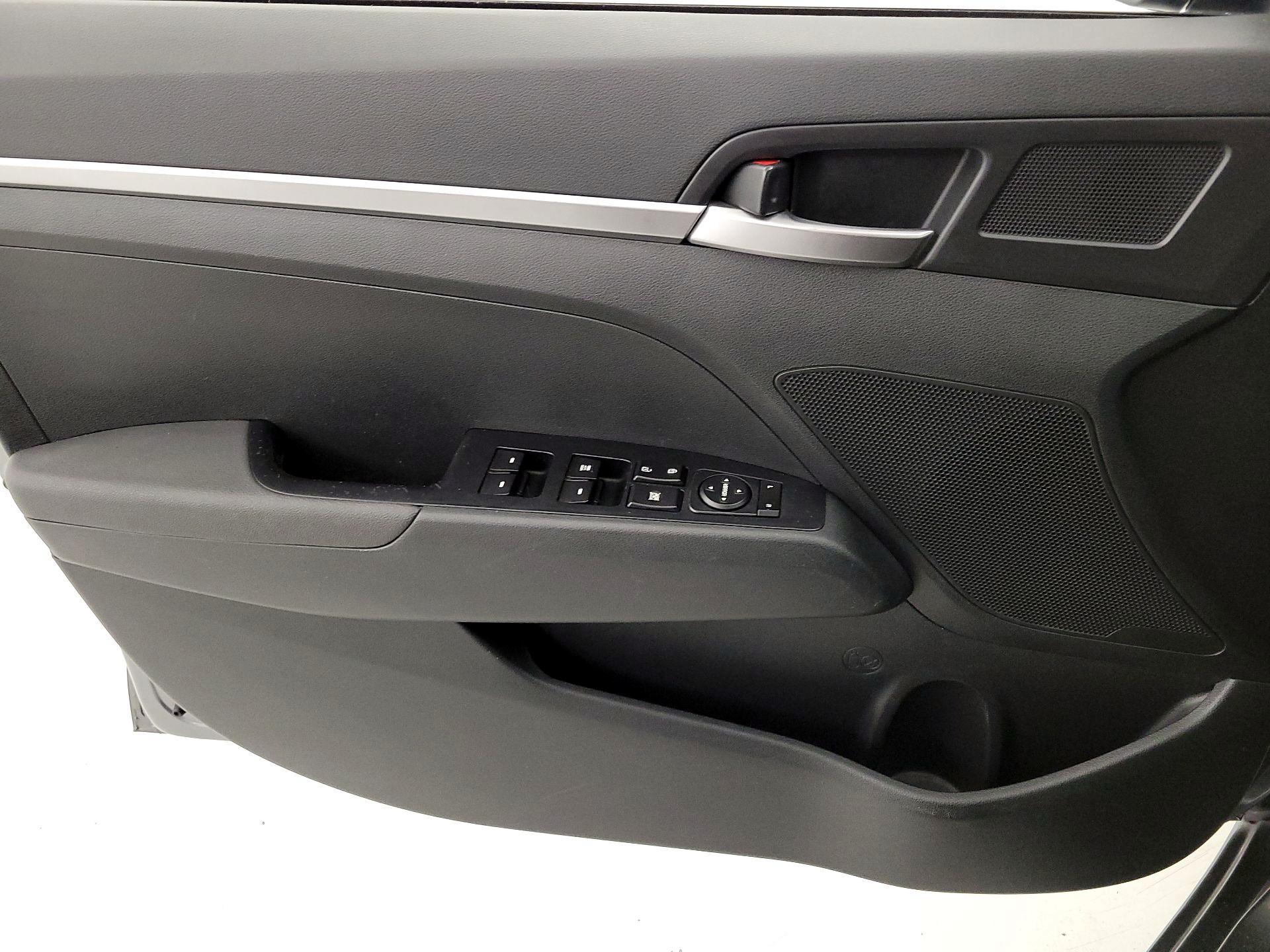 Thumbnail: 2019 Hyundai Elantra - 12