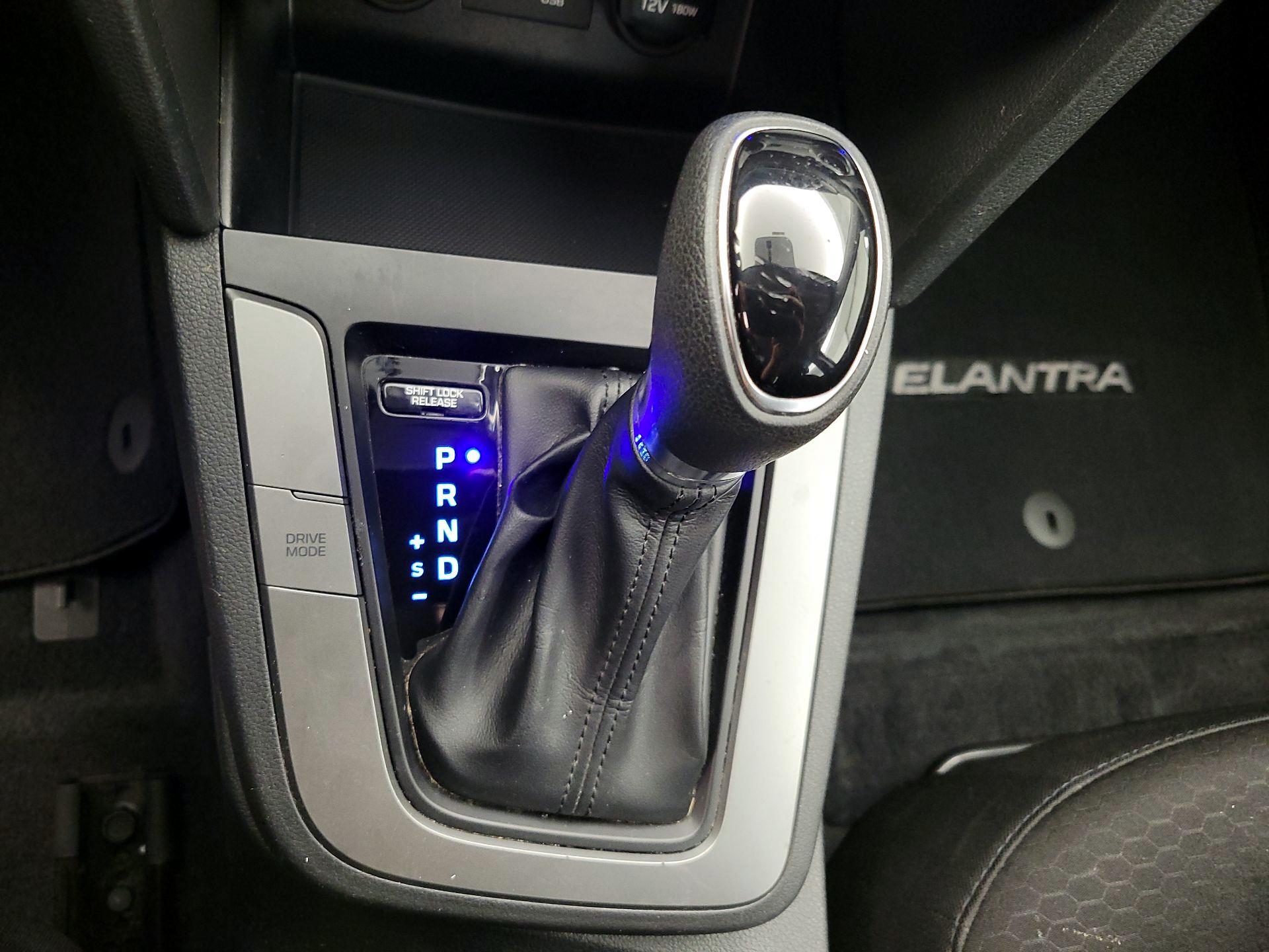 Thumbnail: 2019 Hyundai Elantra - 17