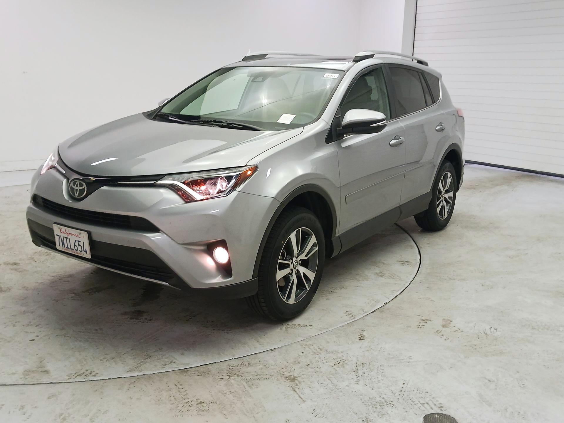 Thumbnail: 2017 Toyota RAV4 - 3