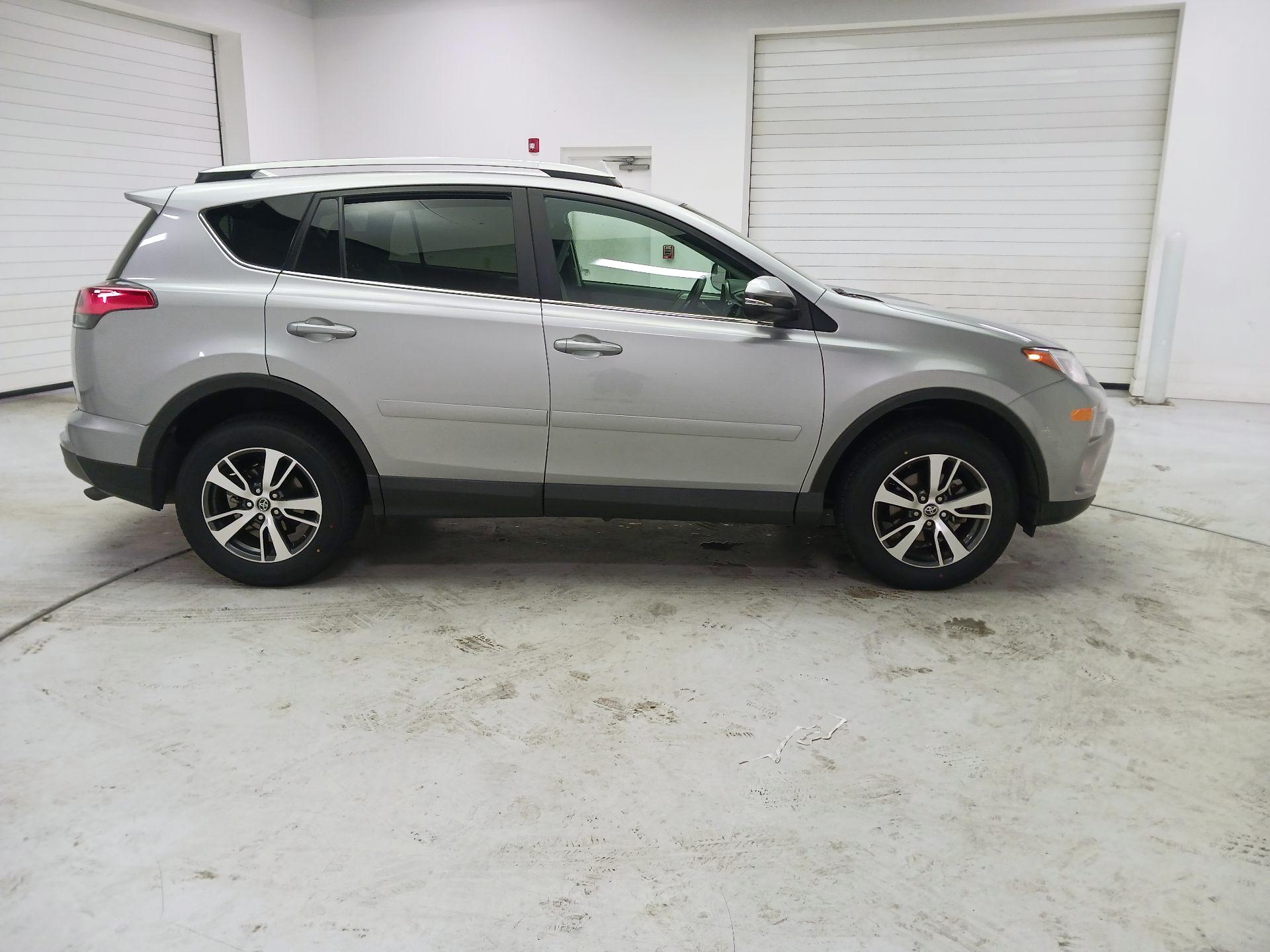 Thumbnail: 2017 Toyota RAV4 - 4