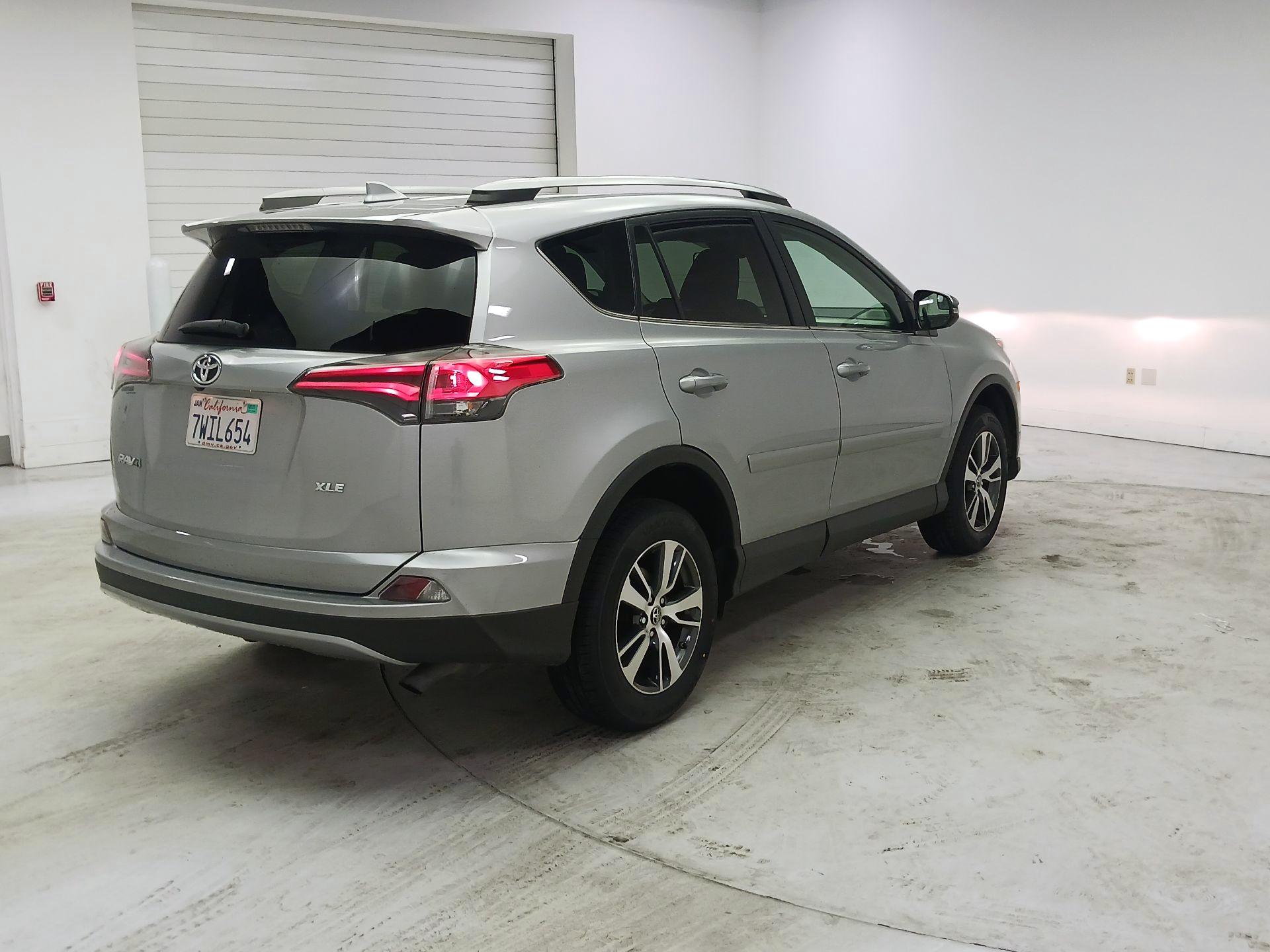 Thumbnail: 2017 Toyota RAV4 - 5