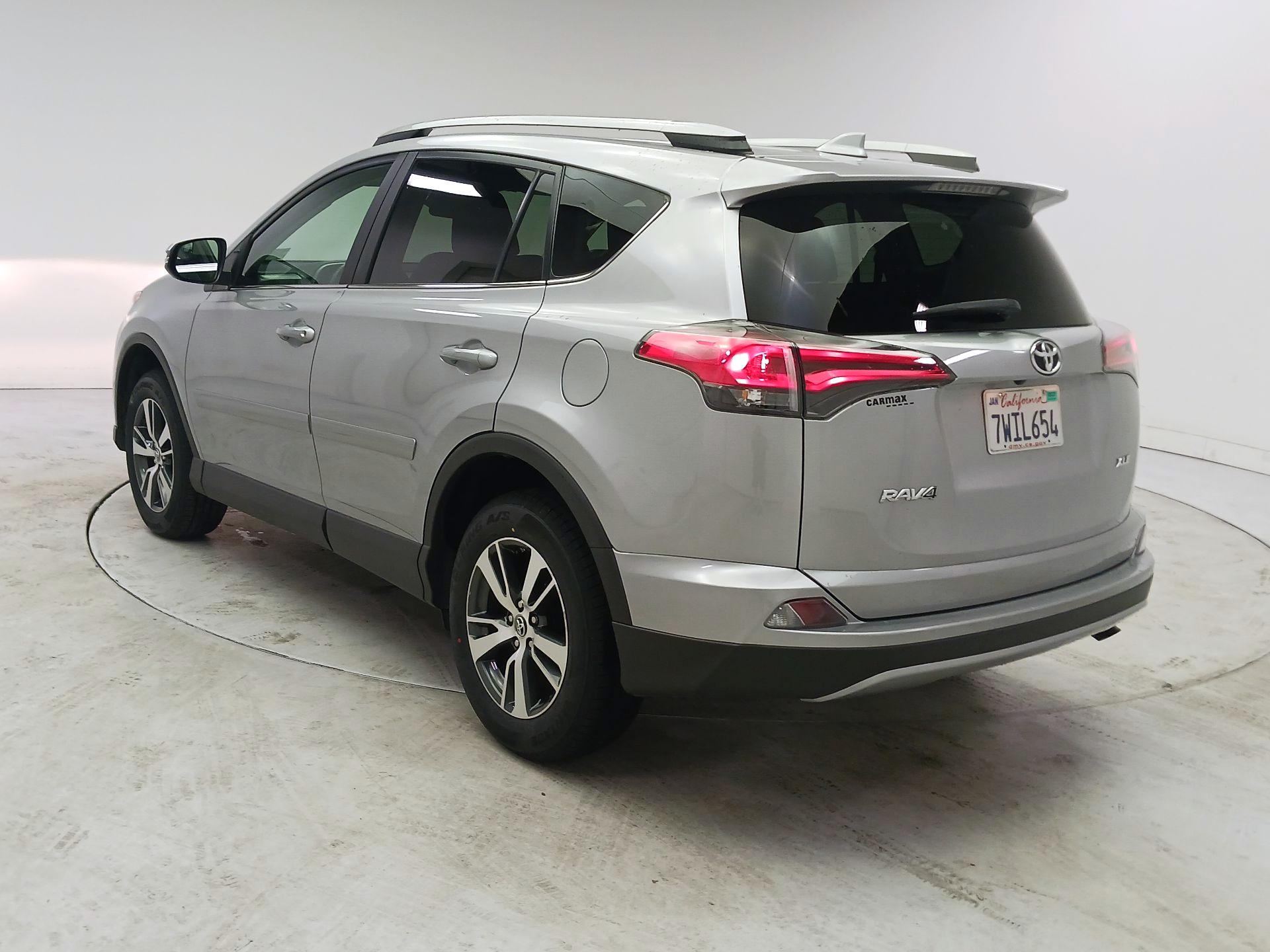 Thumbnail: 2017 Toyota RAV4 - 7