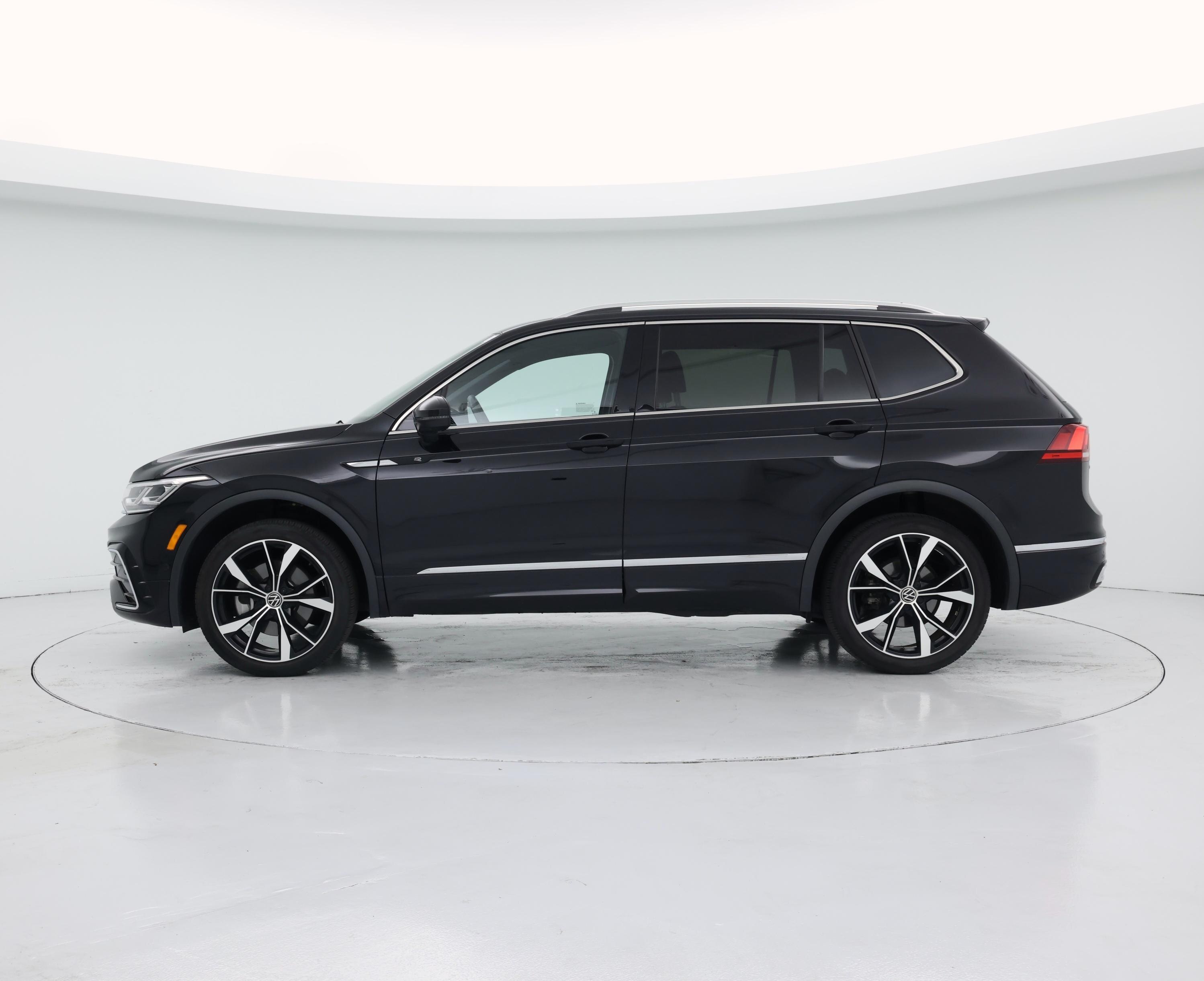 Thumbnail: 2024 Volkswagen Tiguan - 3