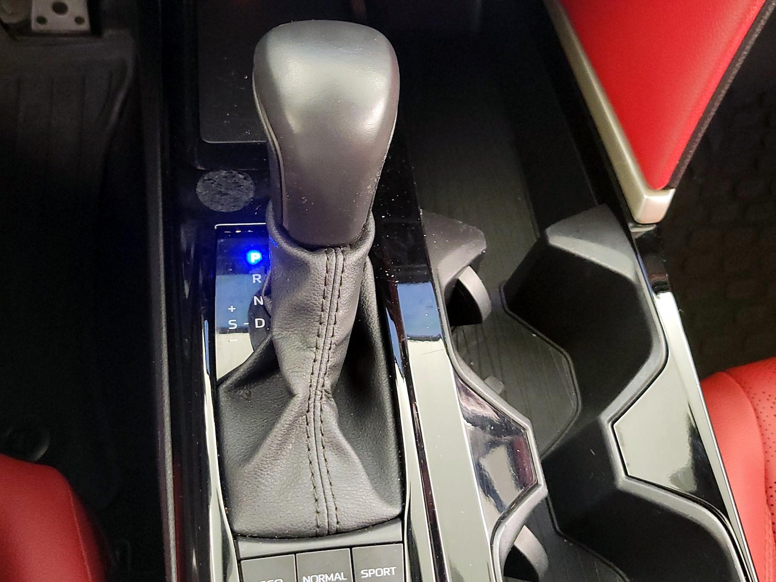 2025 Toyota Camry XSE - Photo 19