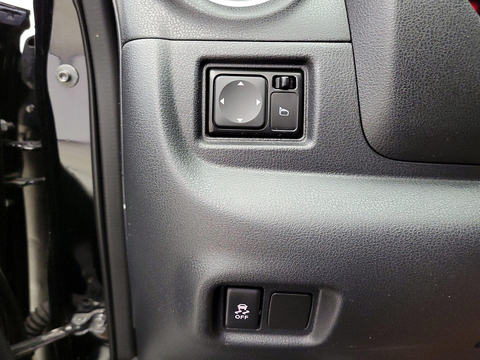 Thumbnail: 2014 Nissan Versa Note - 11