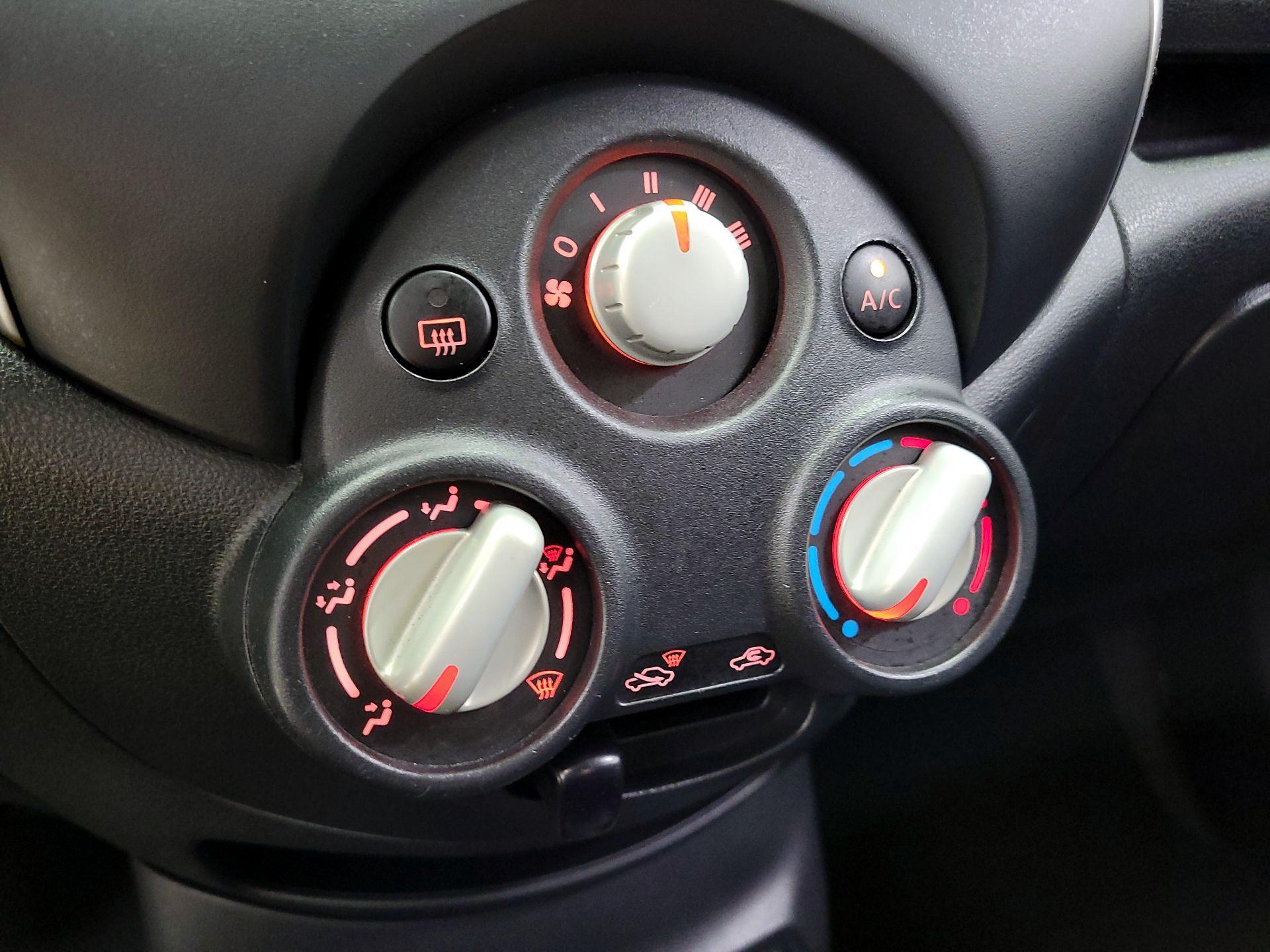 Thumbnail: 2014 Nissan Versa Note - 13