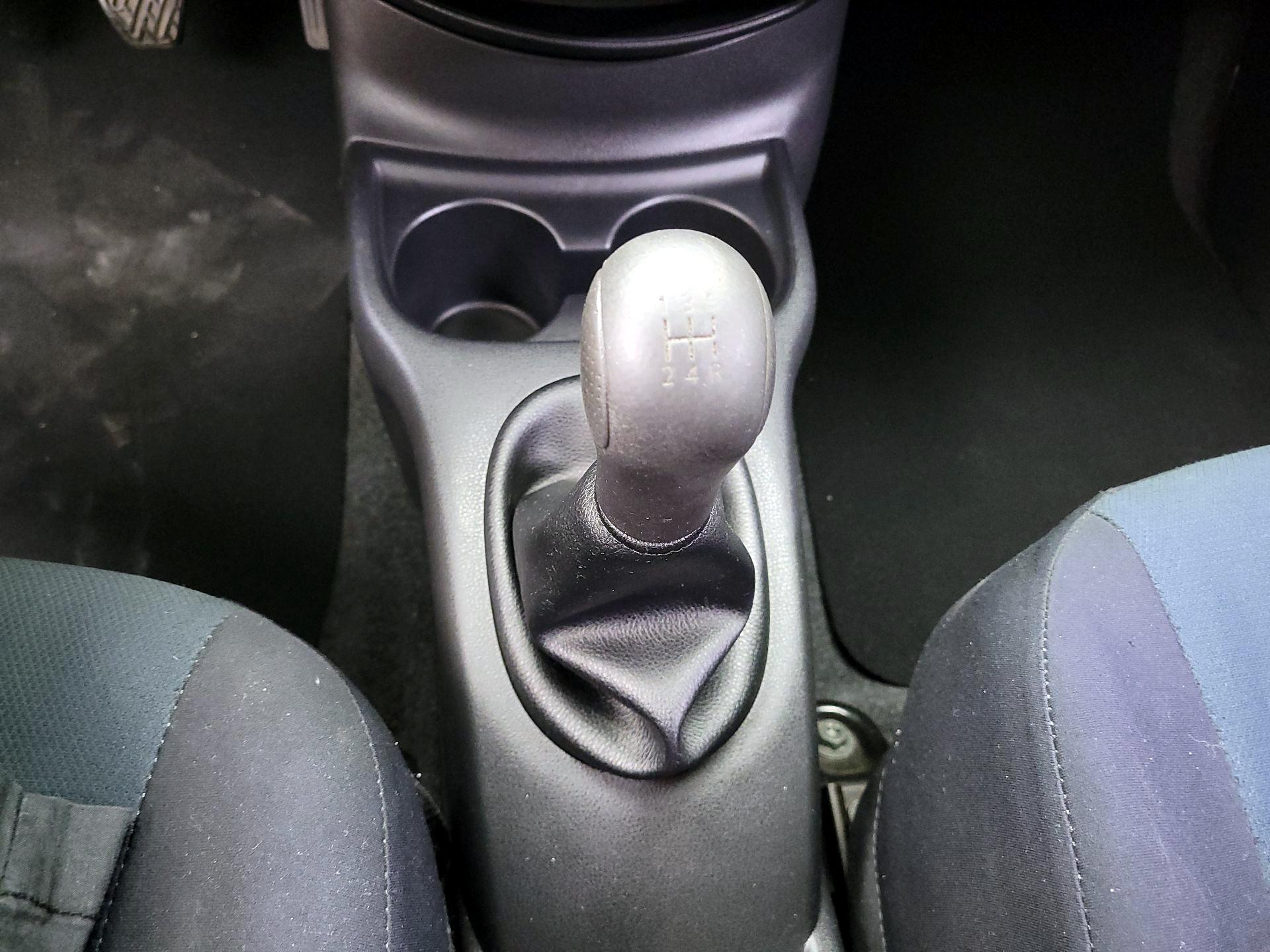 Thumbnail: 2014 Nissan Versa Note - 14