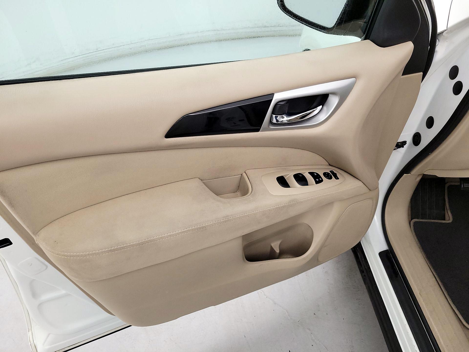 Thumbnail: 2014 Nissan Pathfinder - 12