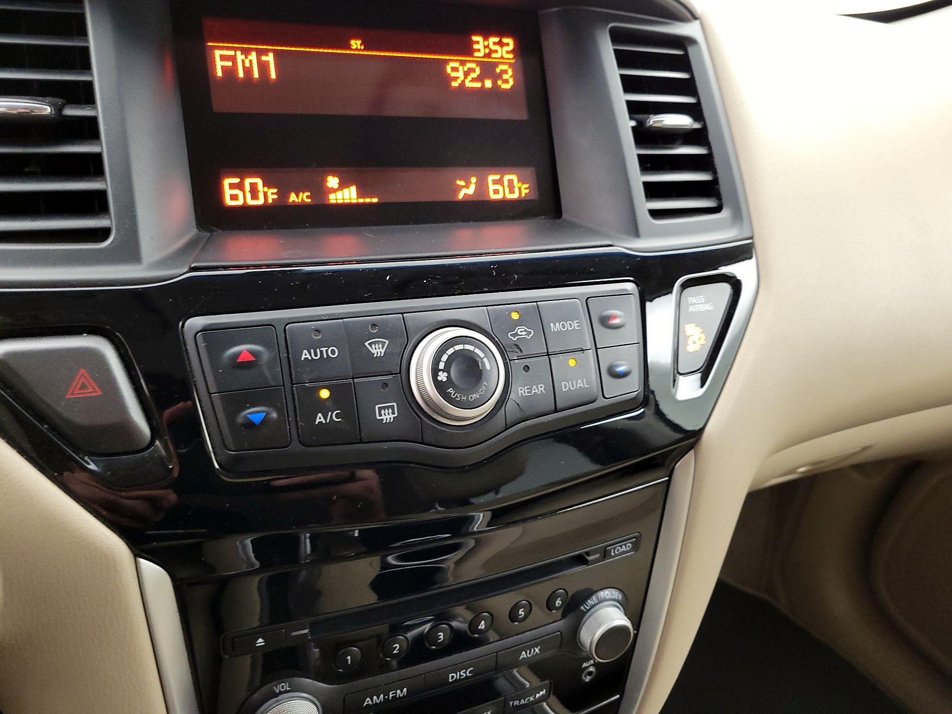 Thumbnail: 2014 Nissan Pathfinder - 15