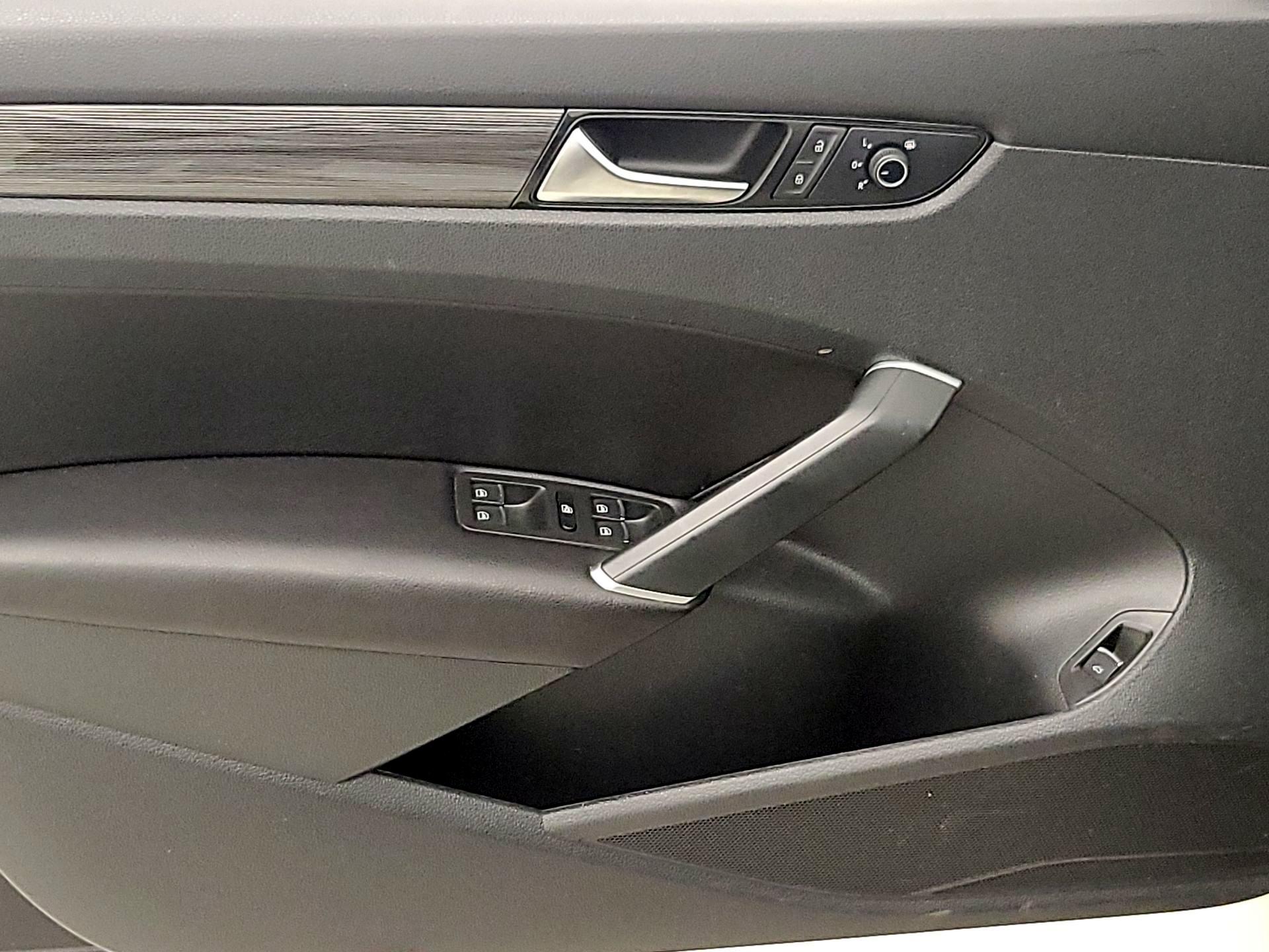 Thumbnail: 2022 Volkswagen Passat - 12
