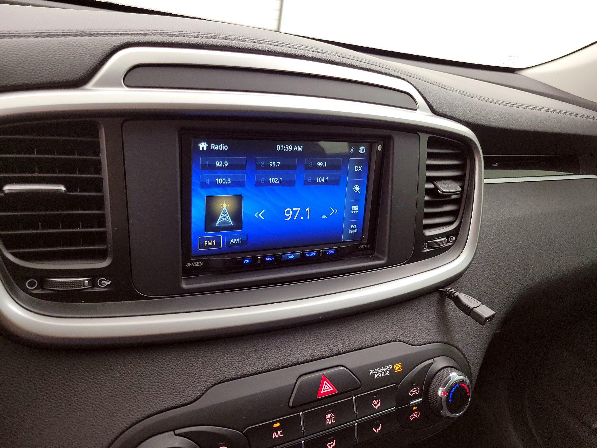 Thumbnail: 2017 Kia Sorento - 15