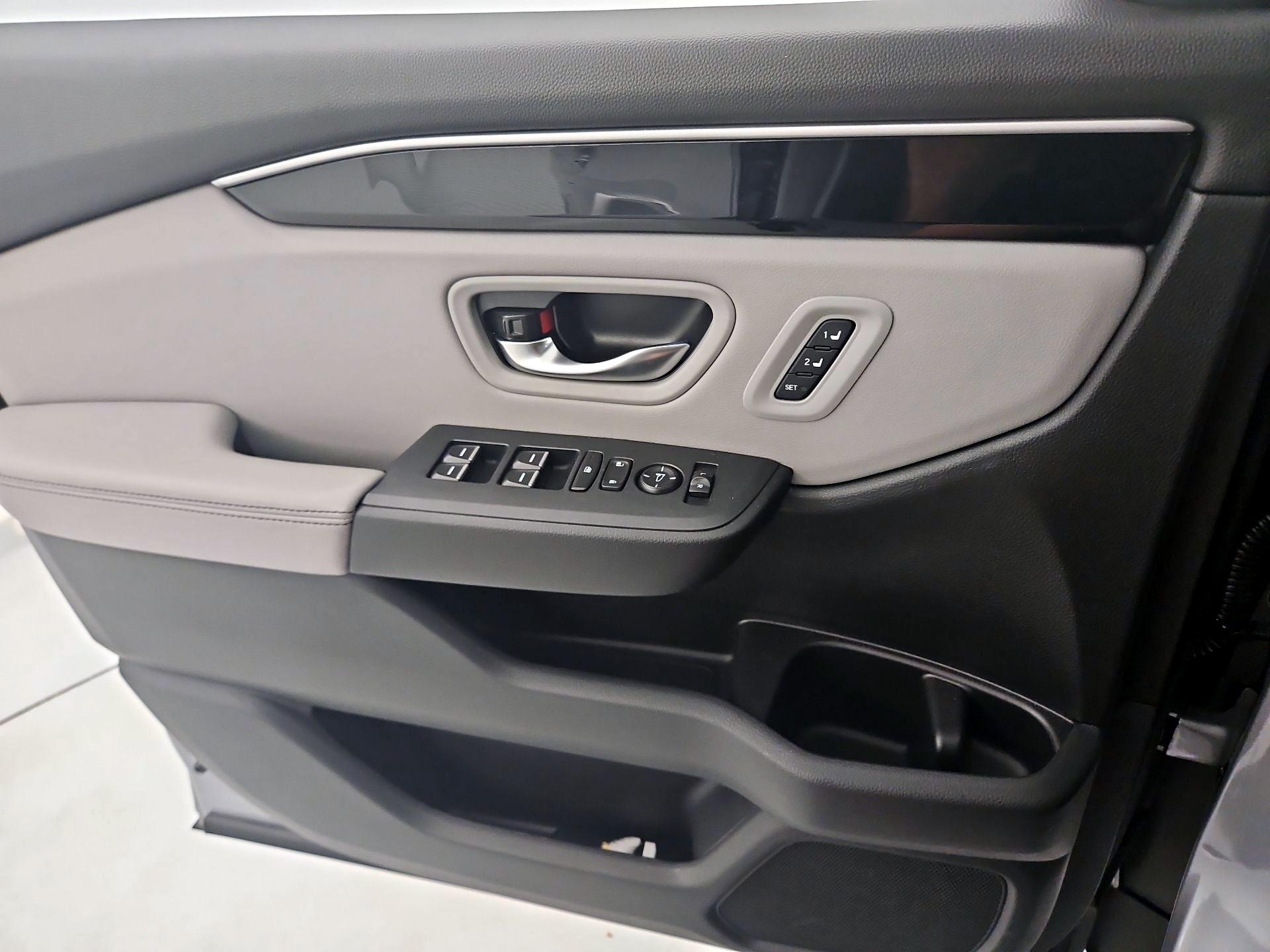 Thumbnail: 2025 Honda Pilot - 12