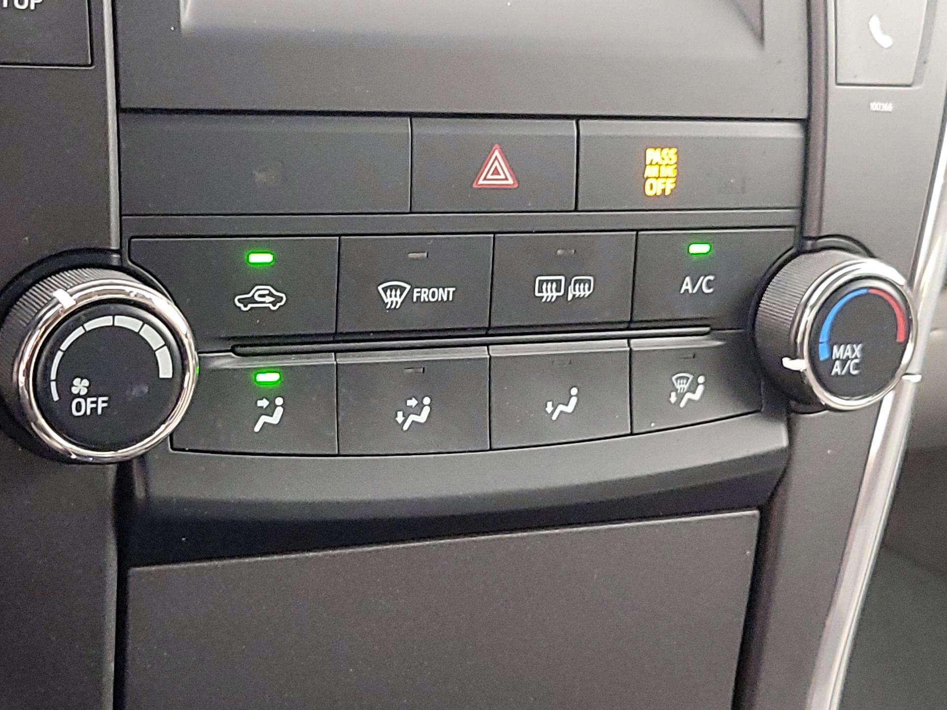 Thumbnail: 2015 Toyota Camry - 16