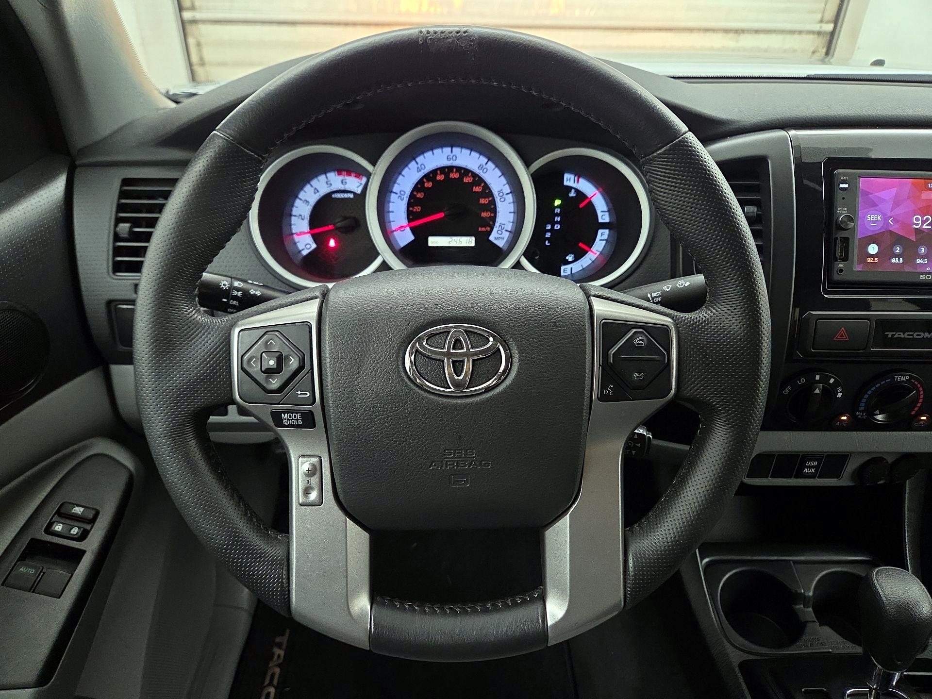 Thumbnail: 2015 Toyota Tacoma - 10