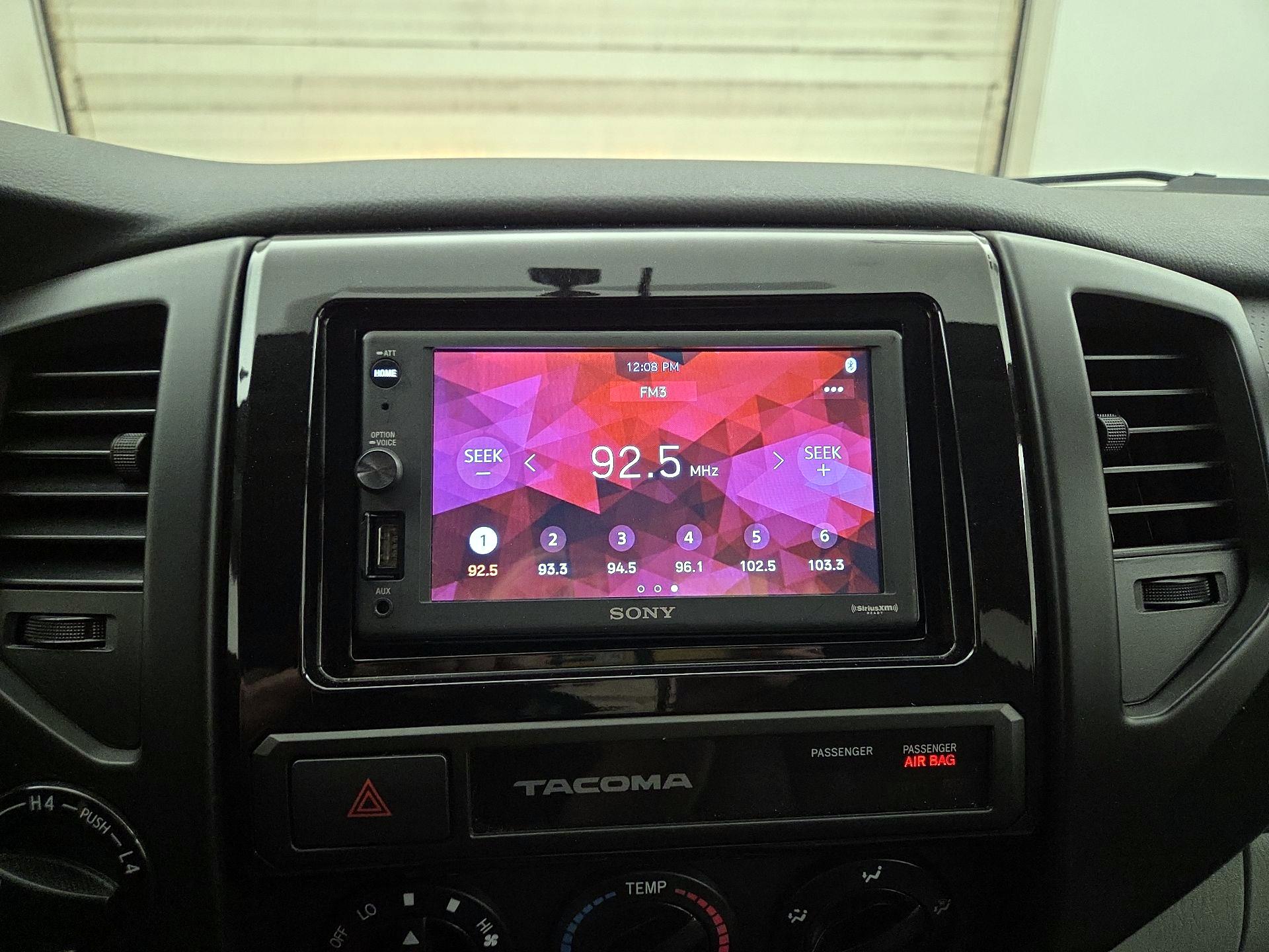 Thumbnail: 2015 Toyota Tacoma - 15