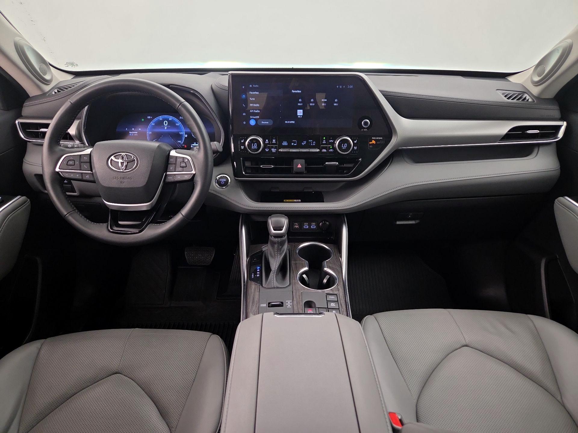 Thumbnail: 2023 Toyota Highlander - 9