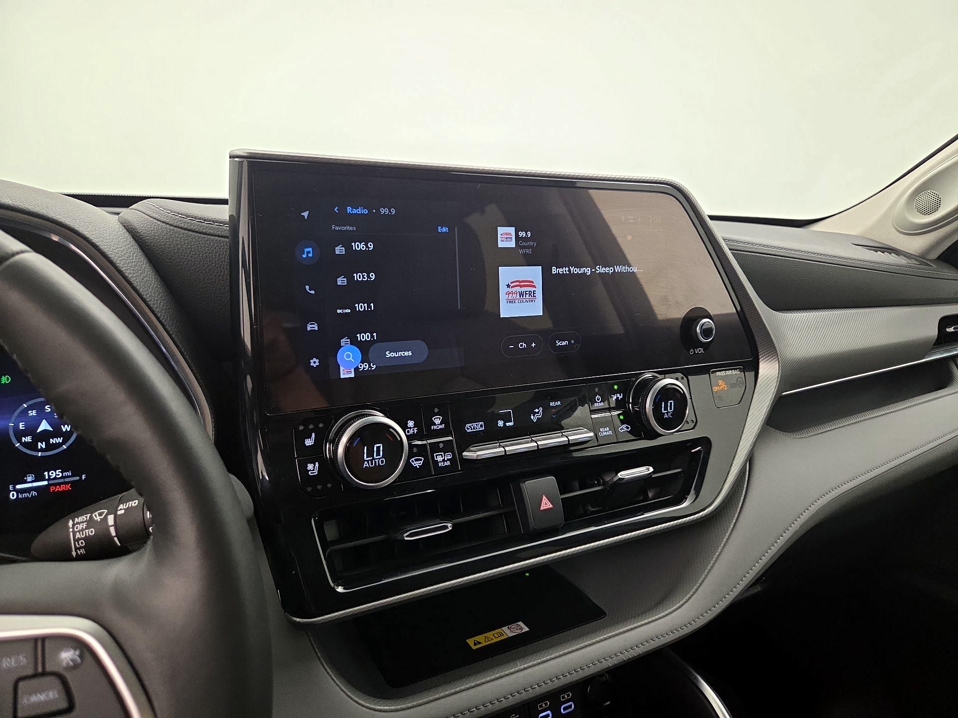 Thumbnail: 2023 Toyota Highlander - 15