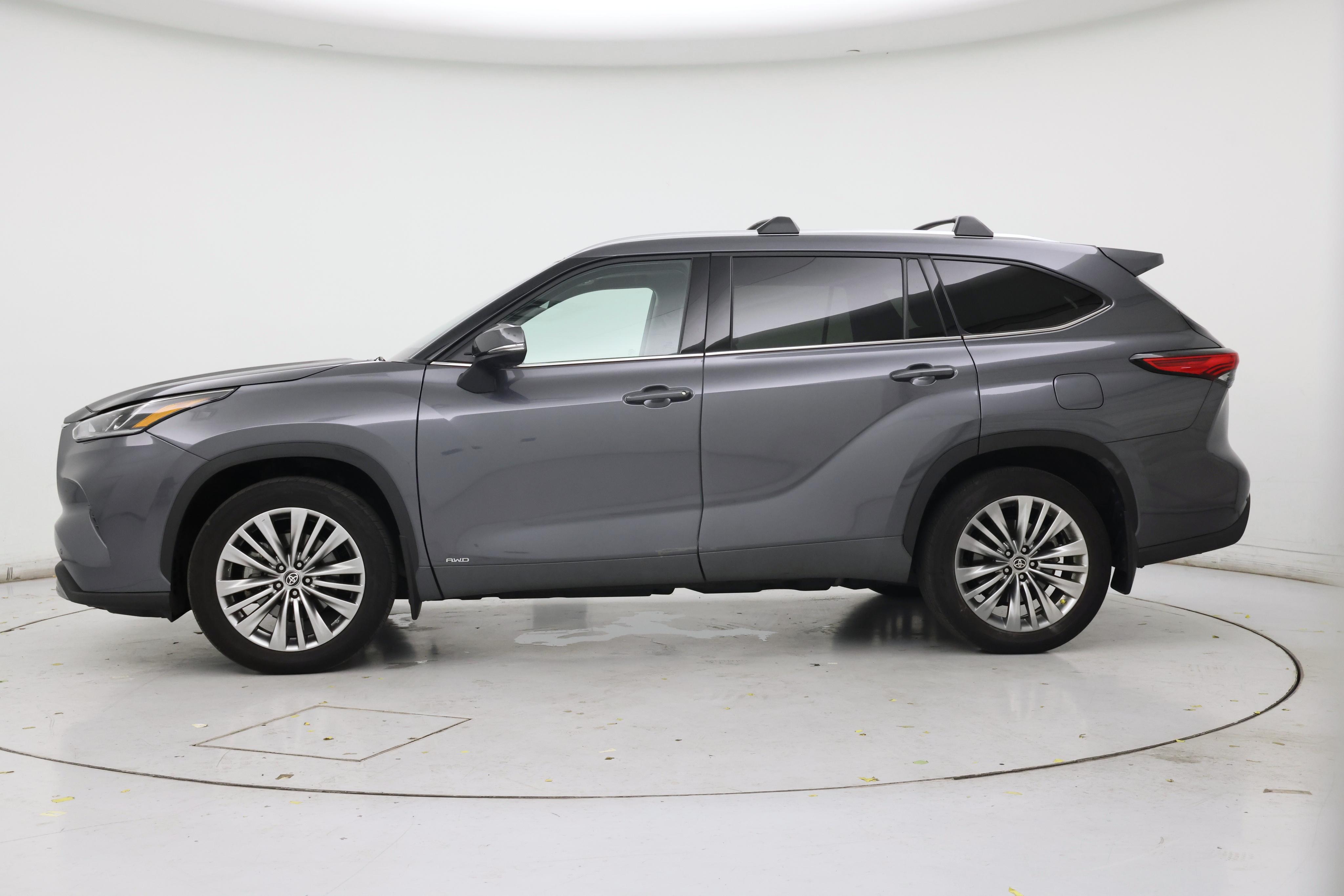 Thumbnail: 2023 Toyota Highlander - 3