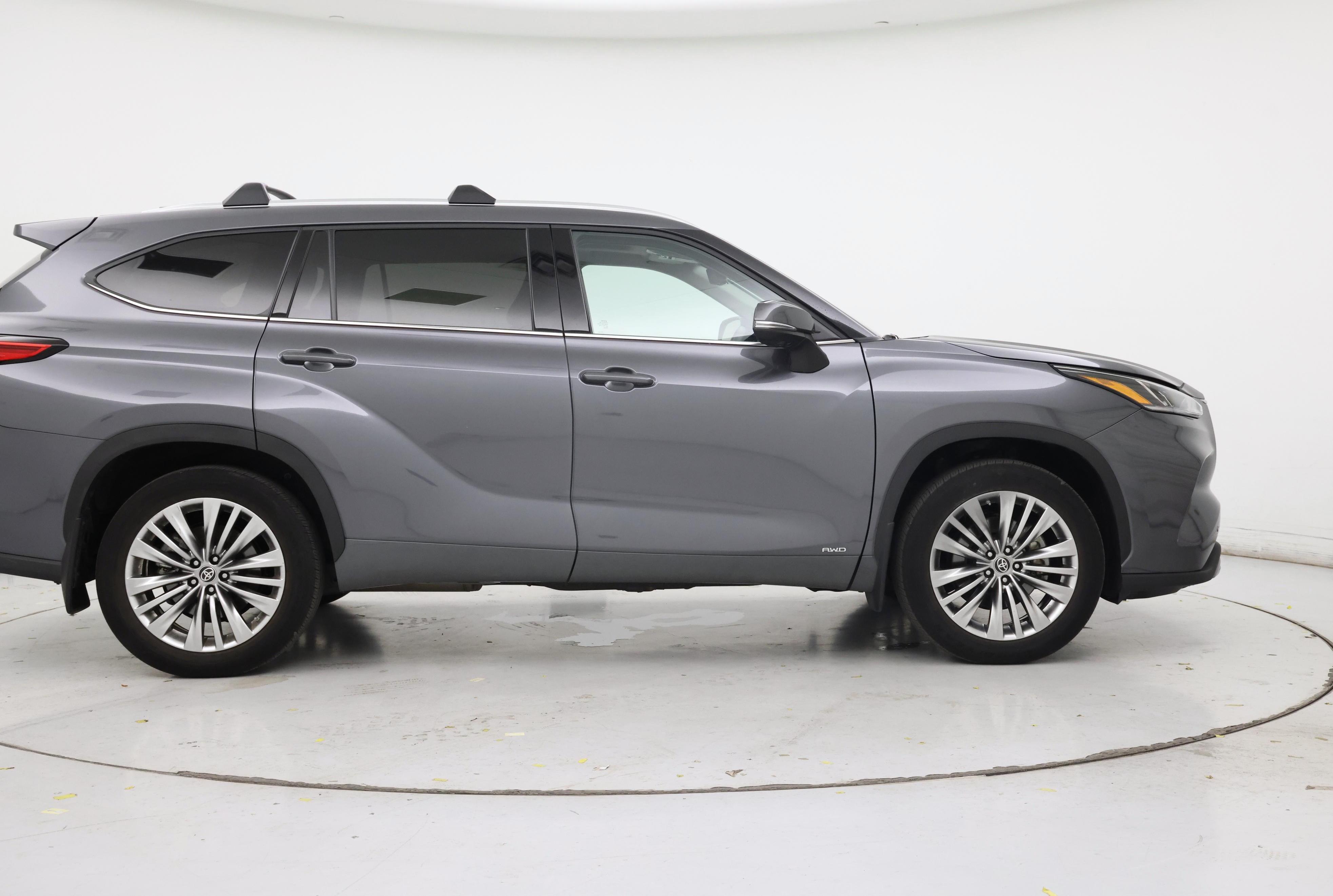 Thumbnail: 2023 Toyota Highlander - 7