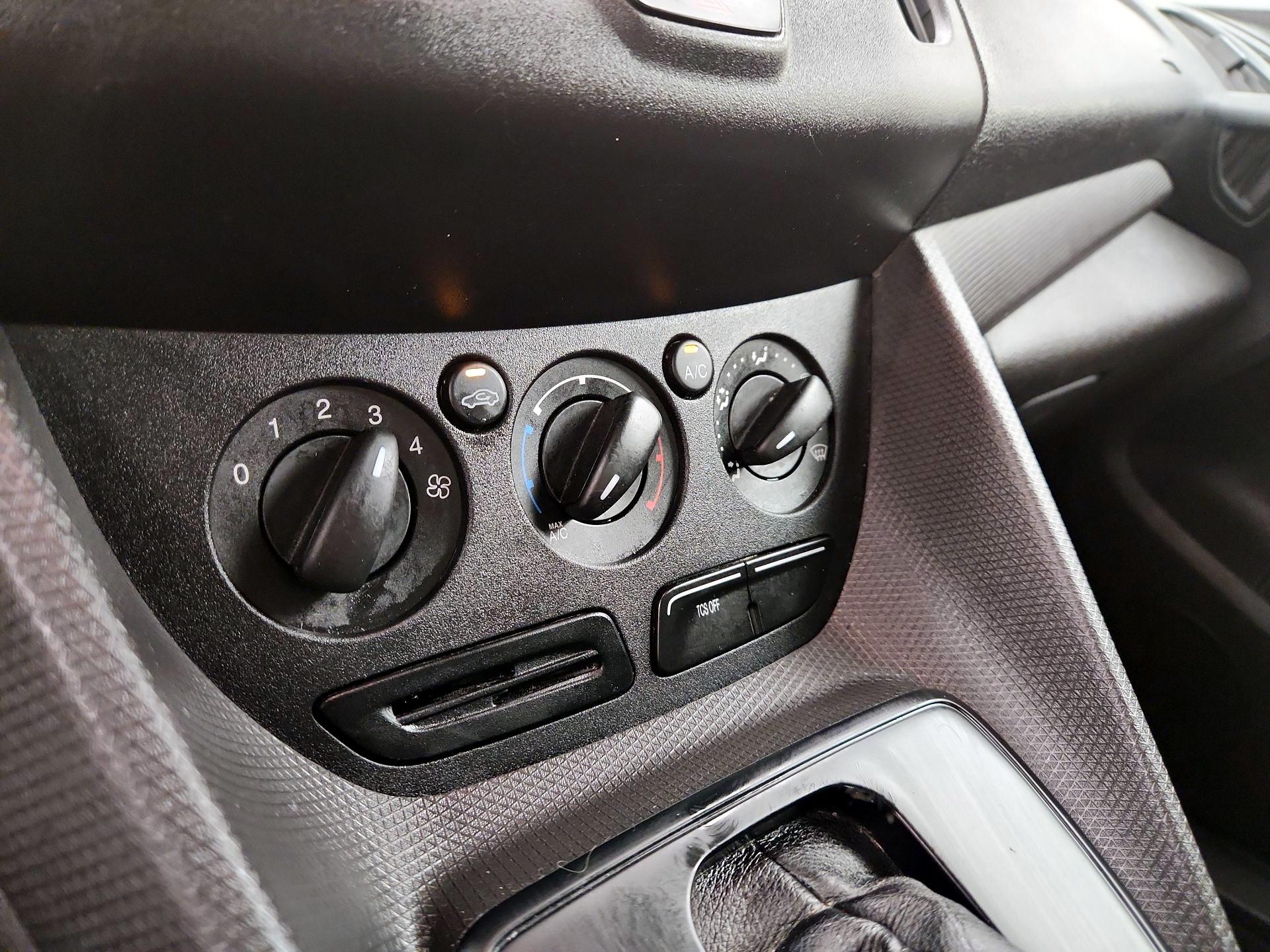 Thumbnail: 2014 Ford Transit Series - 15