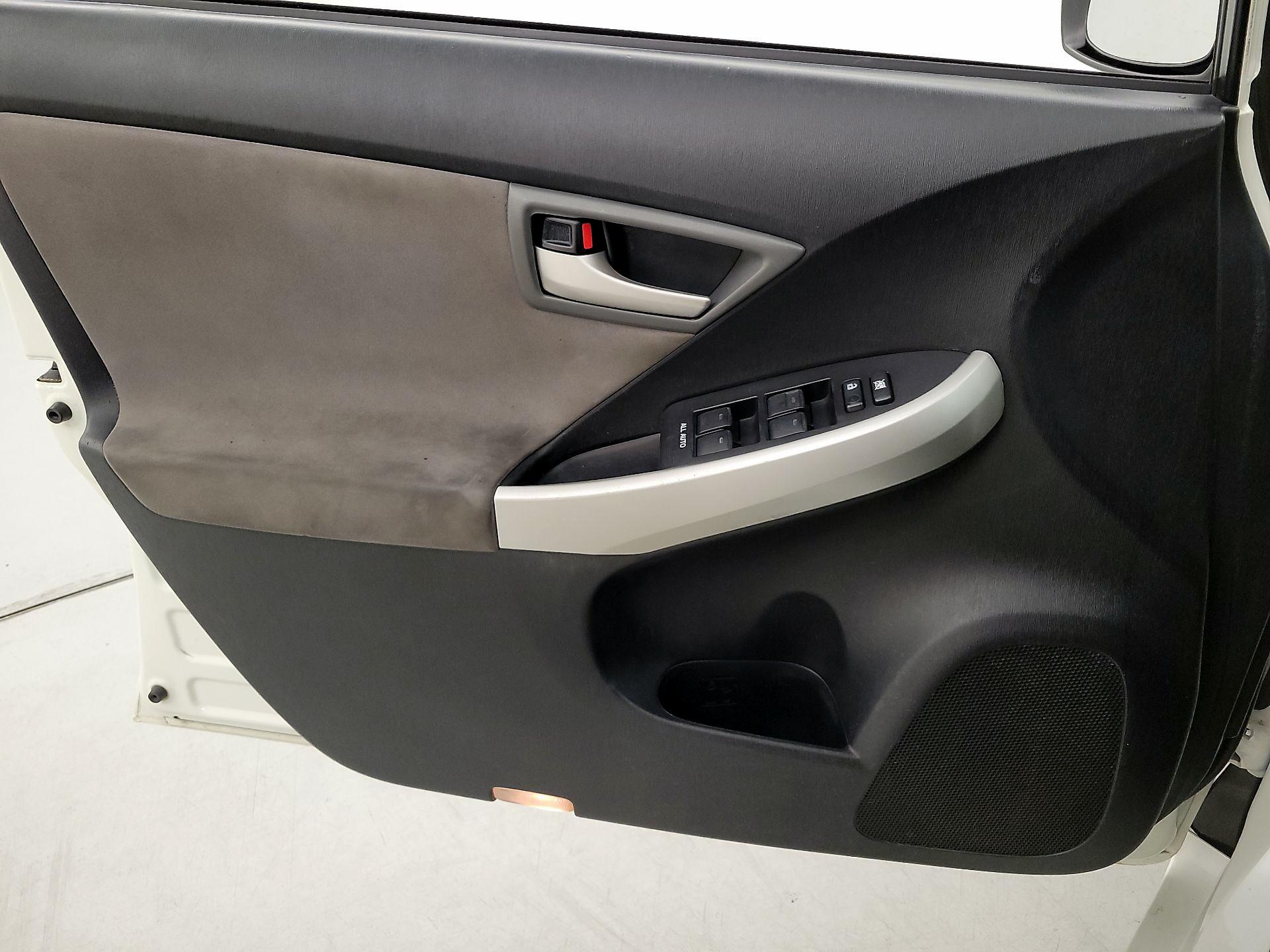 Thumbnail: 2015 Toyota Prius - 12