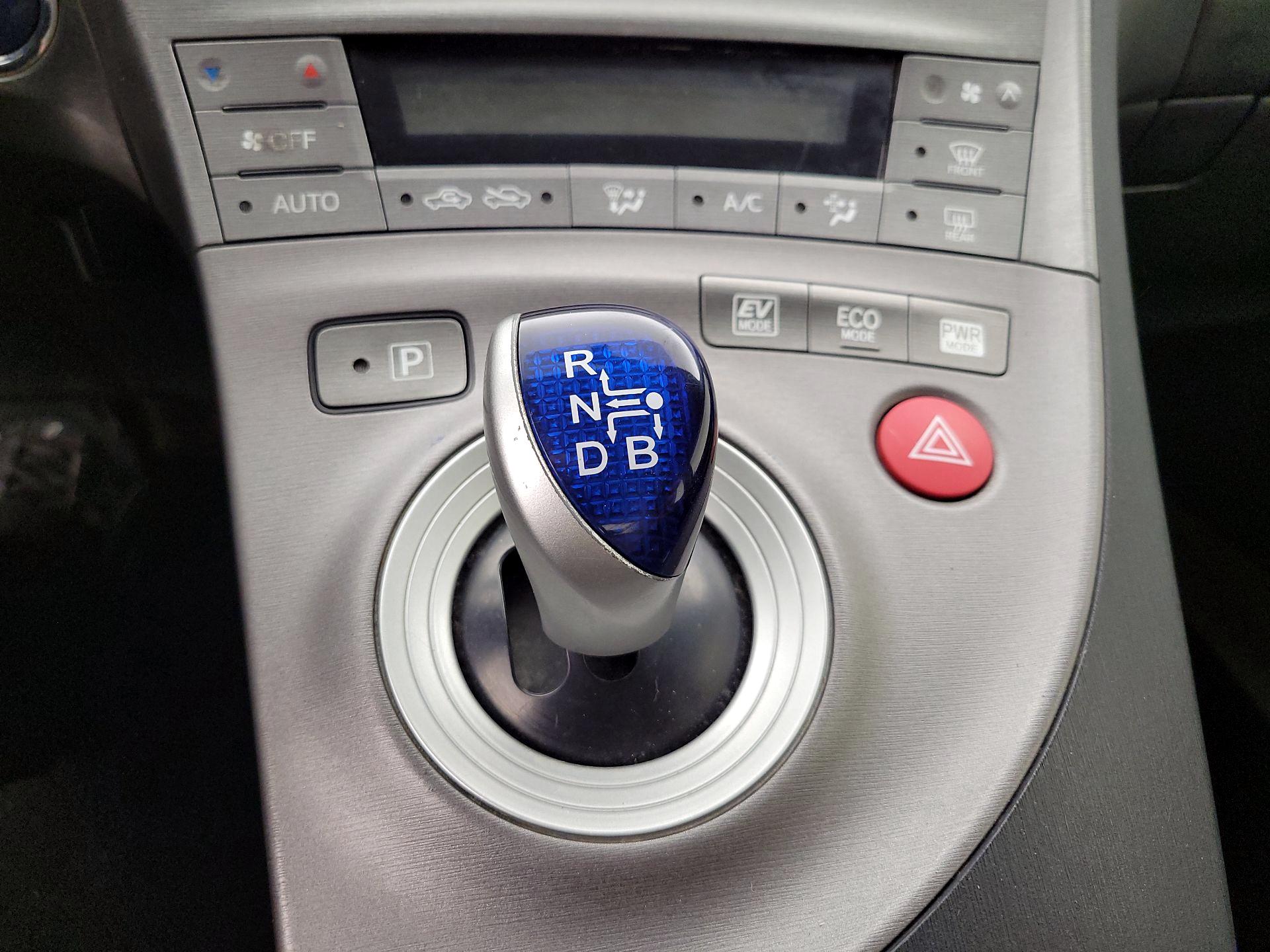 Thumbnail: 2015 Toyota Prius - 18