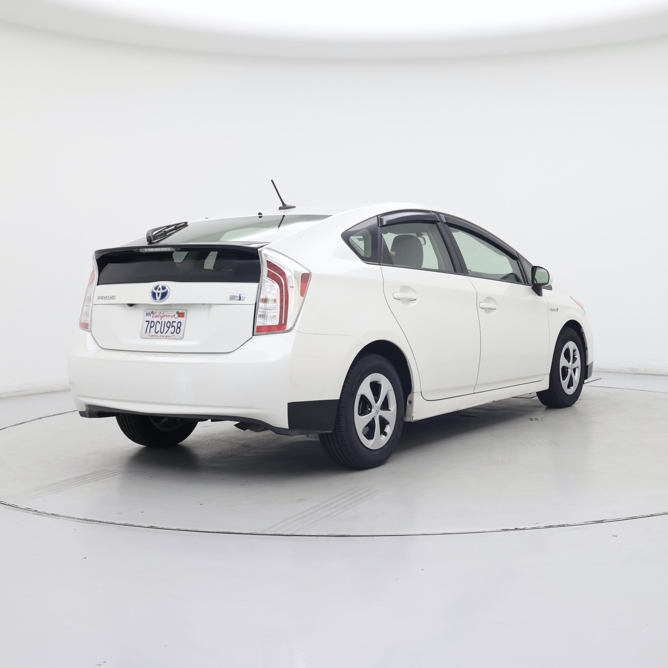 Thumbnail: 2015 Toyota Prius - 8