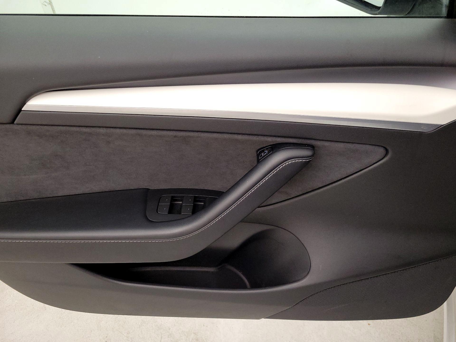 Thumbnail: 2021 Tesla Model 3 - 12