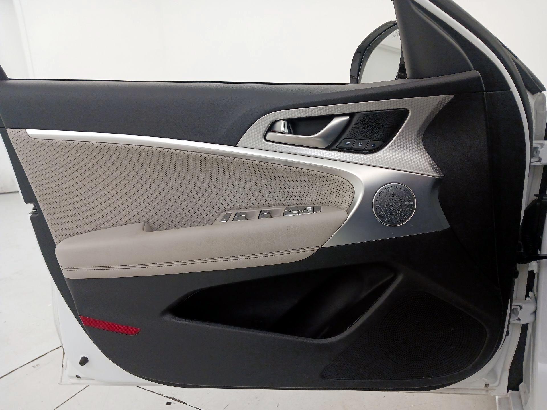 Thumbnail: 2023 Genesis G70 - 12