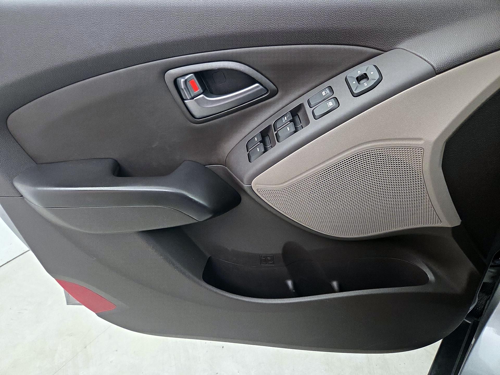 Thumbnail: 2014 Hyundai Tucson - 12