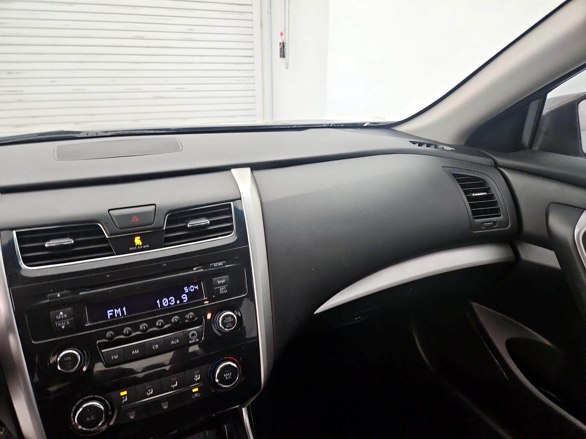 Thumbnail: 2015 Nissan Altima - 9