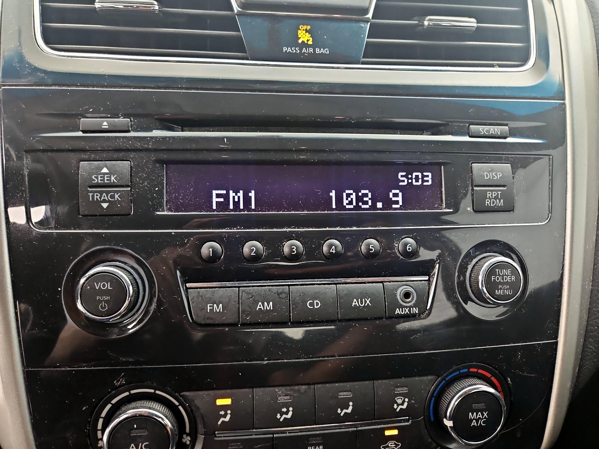 Thumbnail: 2015 Nissan Altima - 14