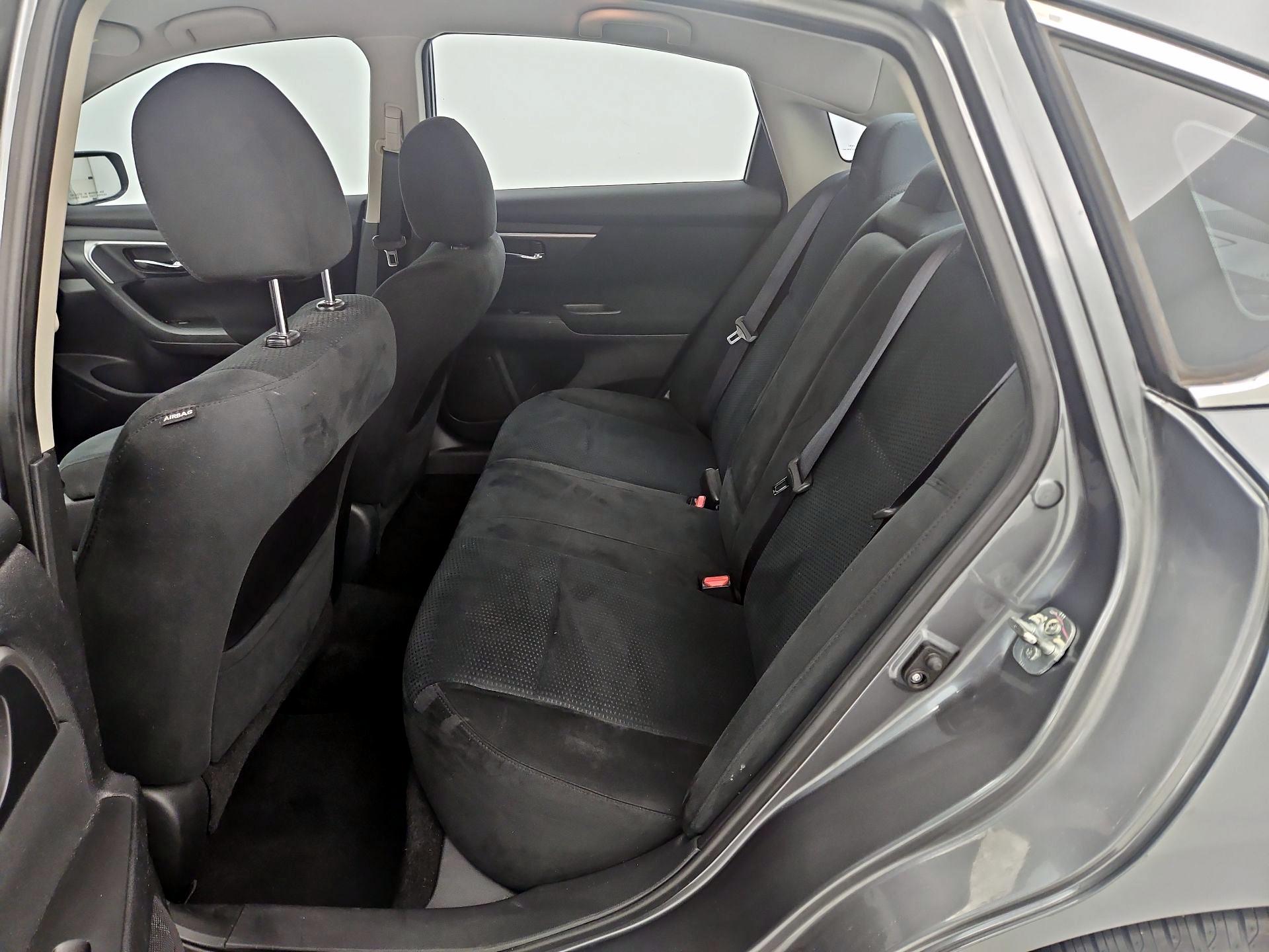 Thumbnail: 2015 Nissan Altima - 18