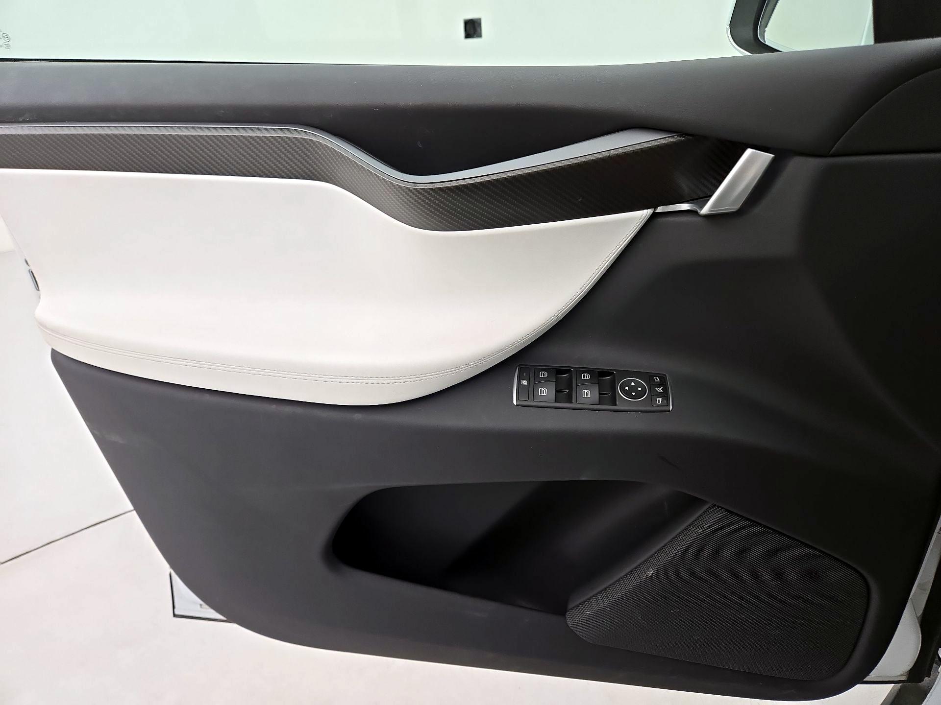Thumbnail: 2019 Tesla Model X - 12