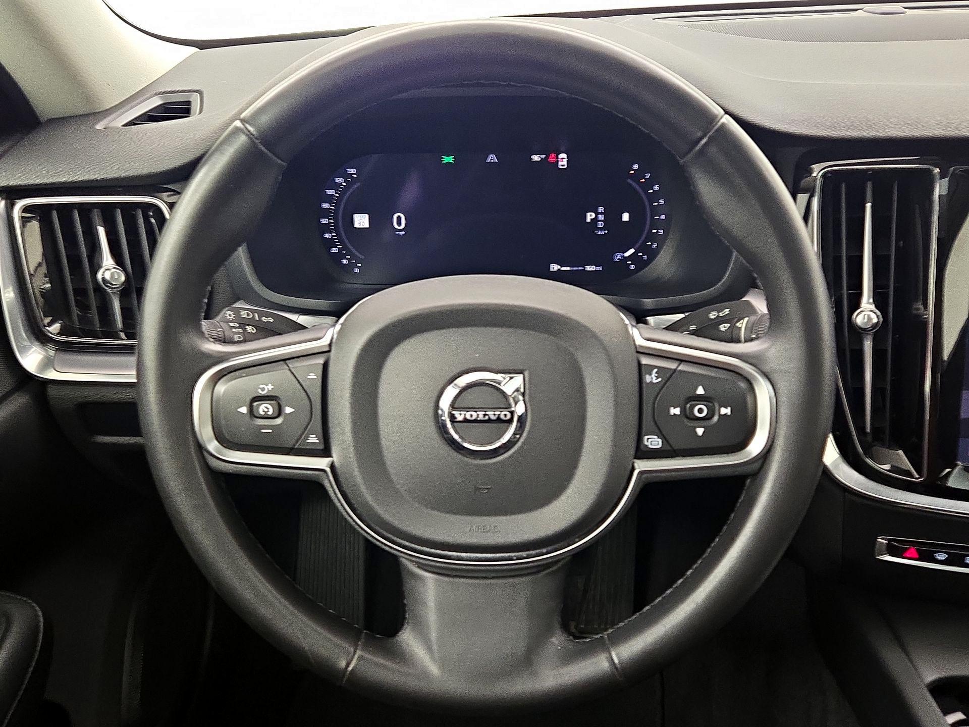 Thumbnail: 2024 Volvo S60 - 10