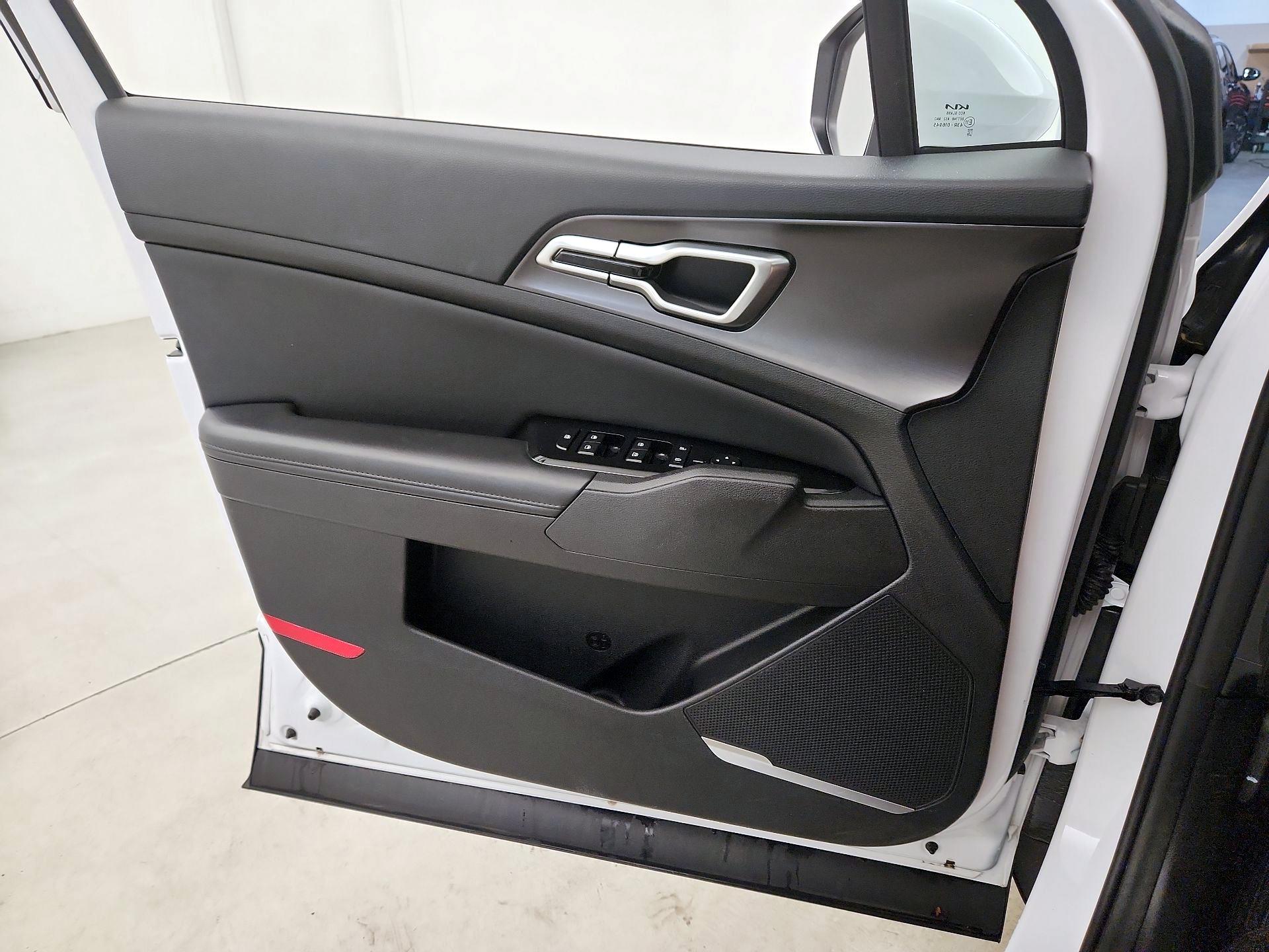 Thumbnail: 2023 Kia Sportage - 12