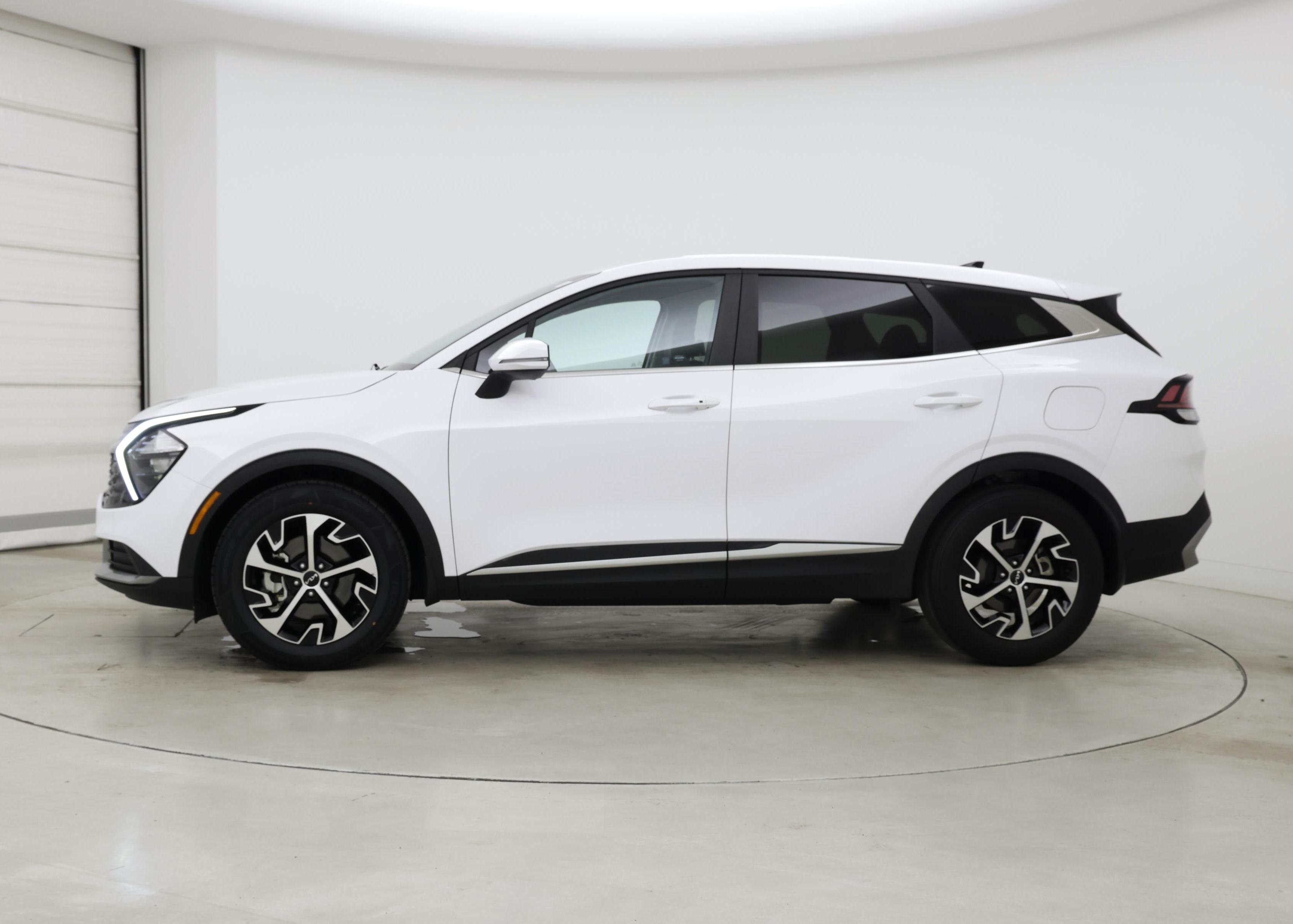 Thumbnail: 2023 Kia Sportage - 3