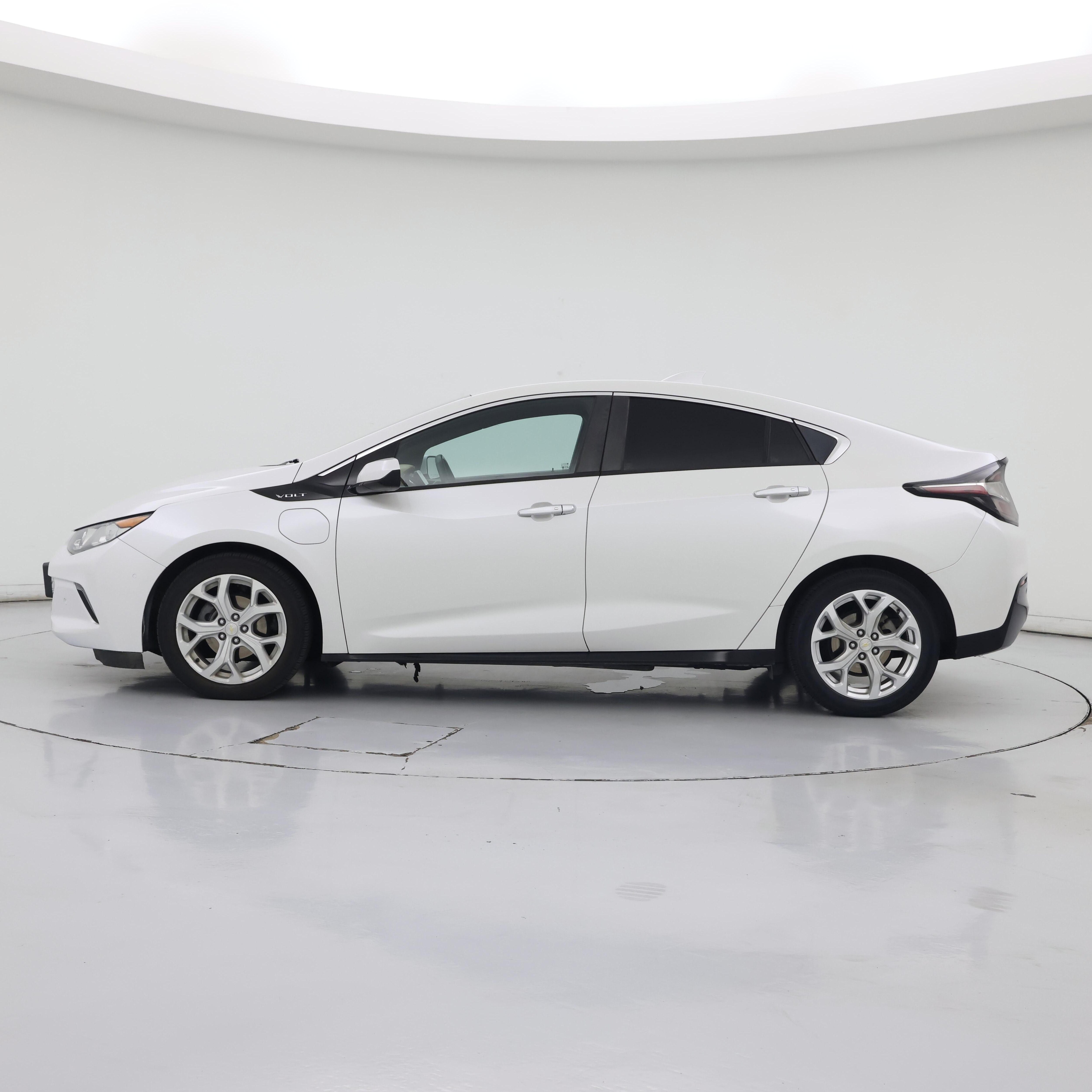 Thumbnail: 2016 Chevrolet Volt - 3