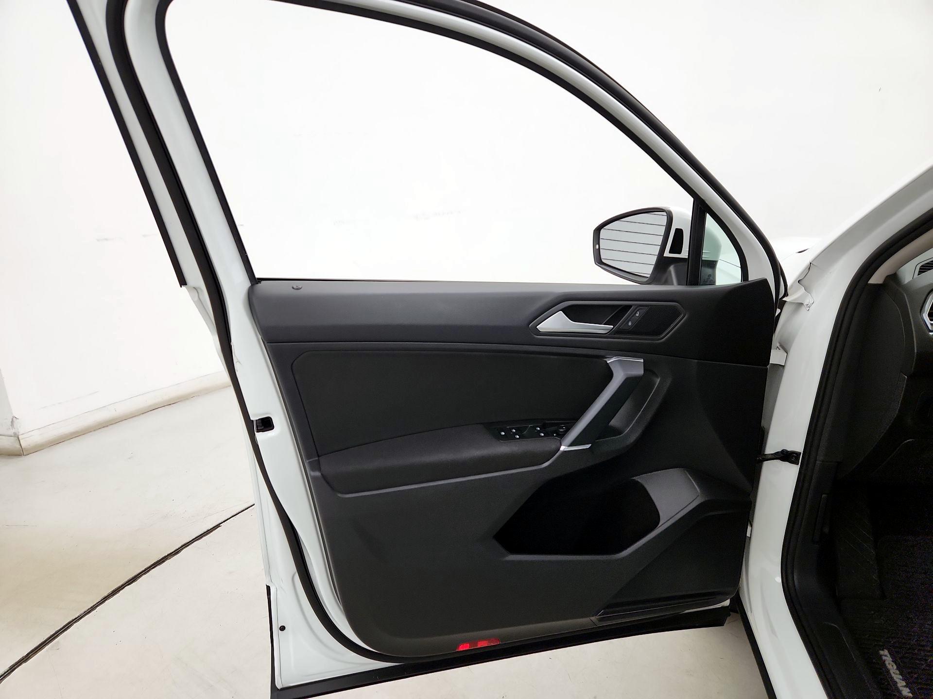 Thumbnail: 2020 Volkswagen Tiguan - 12